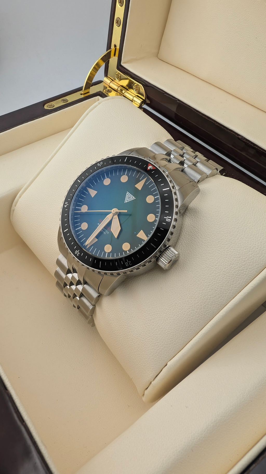 Vertigo Watches Medusa — Green Dial Dive Watch