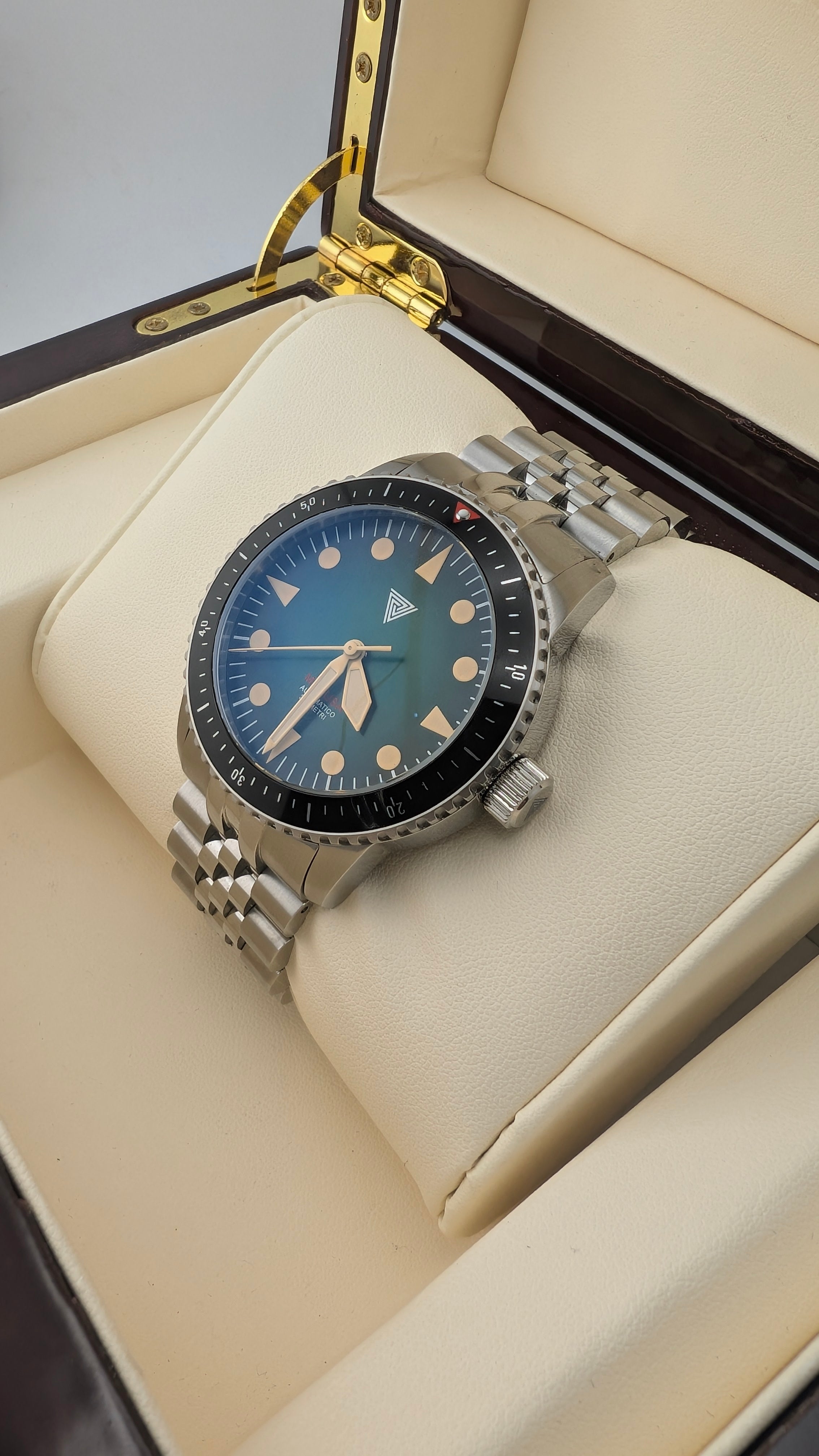 Vertigo Watches Medusa — Green Dial Dive Watch
