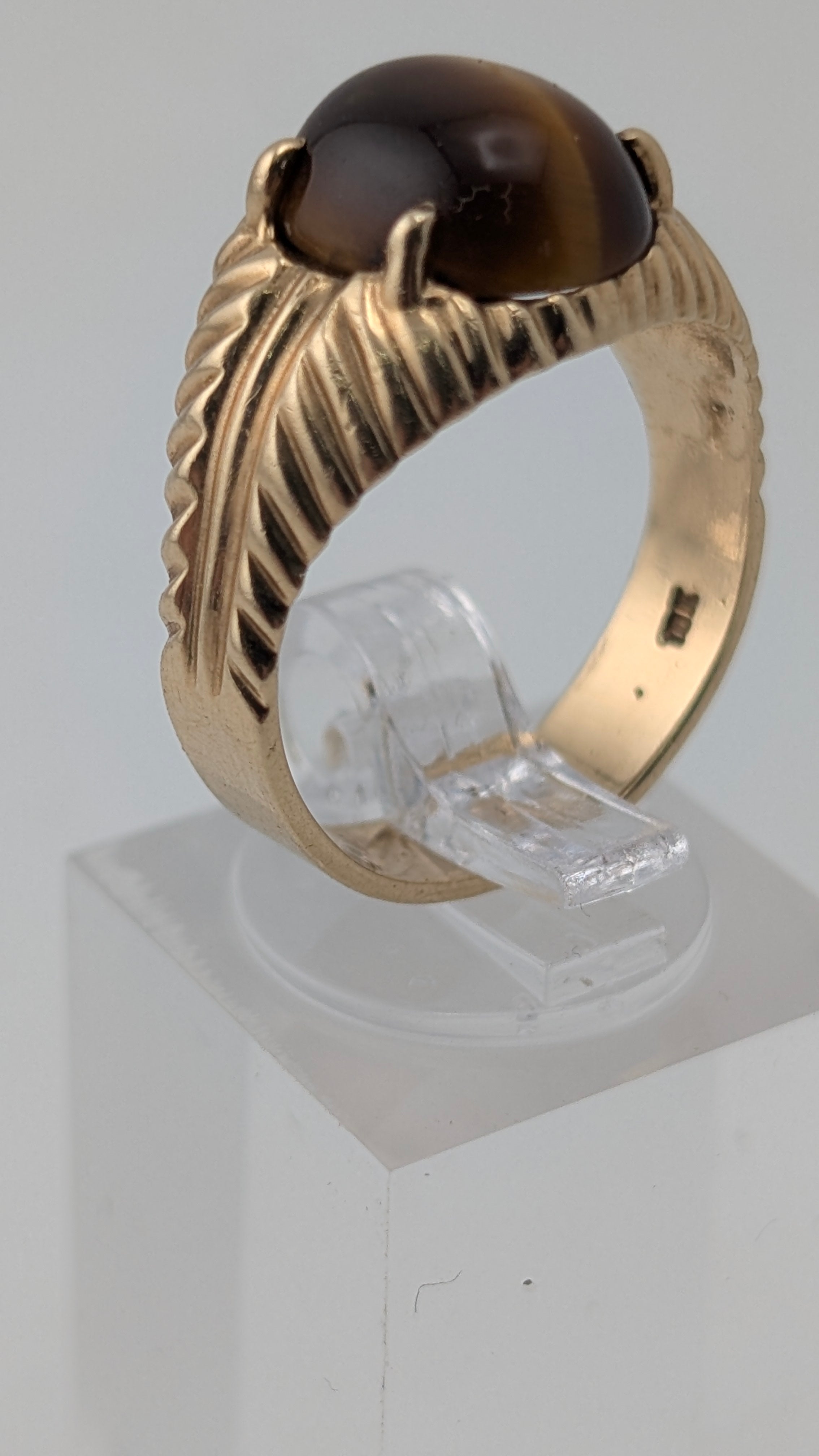 Vintage Tiger Eye 10k Gold Fluted Band Ring