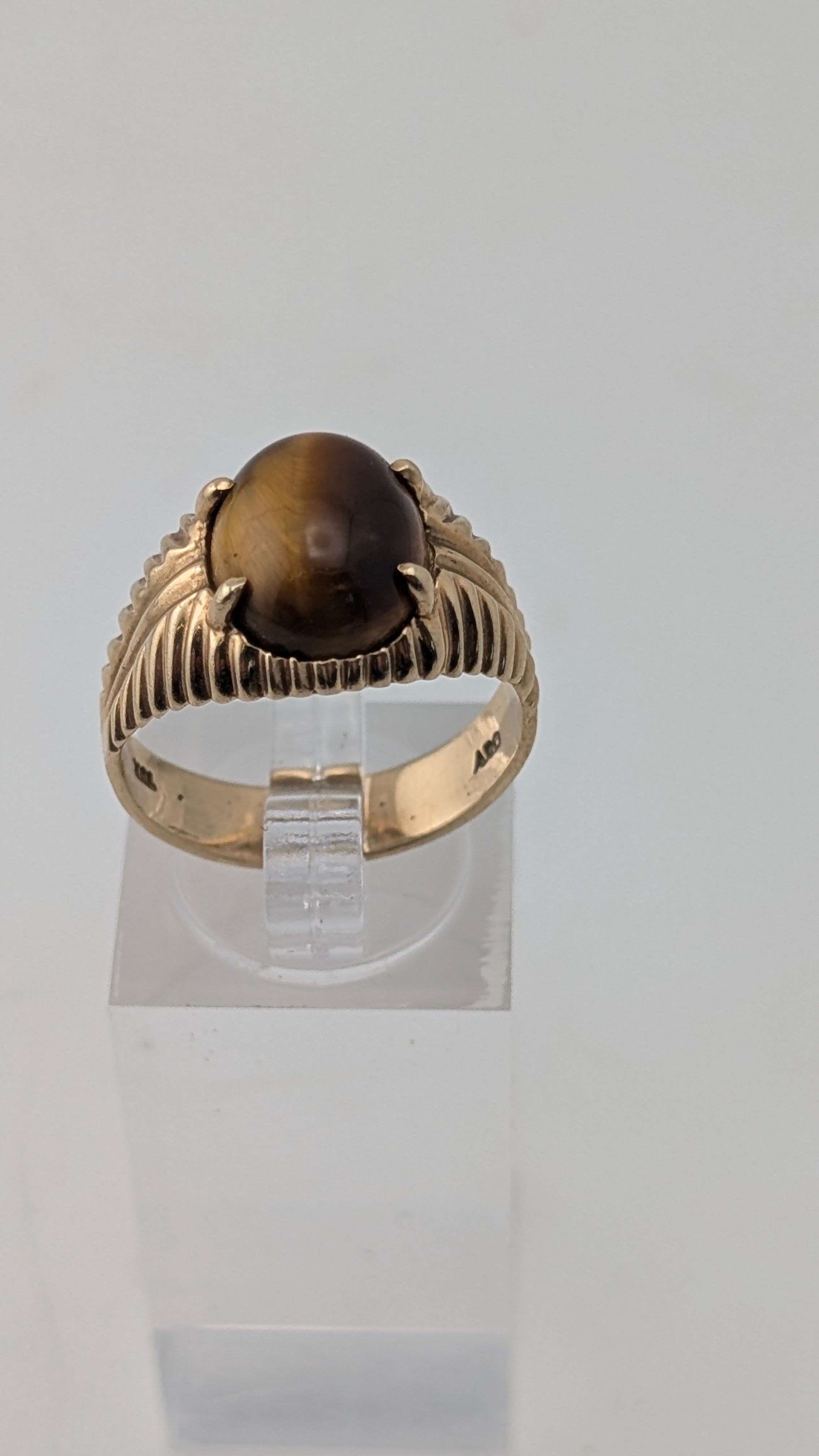 Vintage Tiger Eye 10k Gold Fluted Band Ring