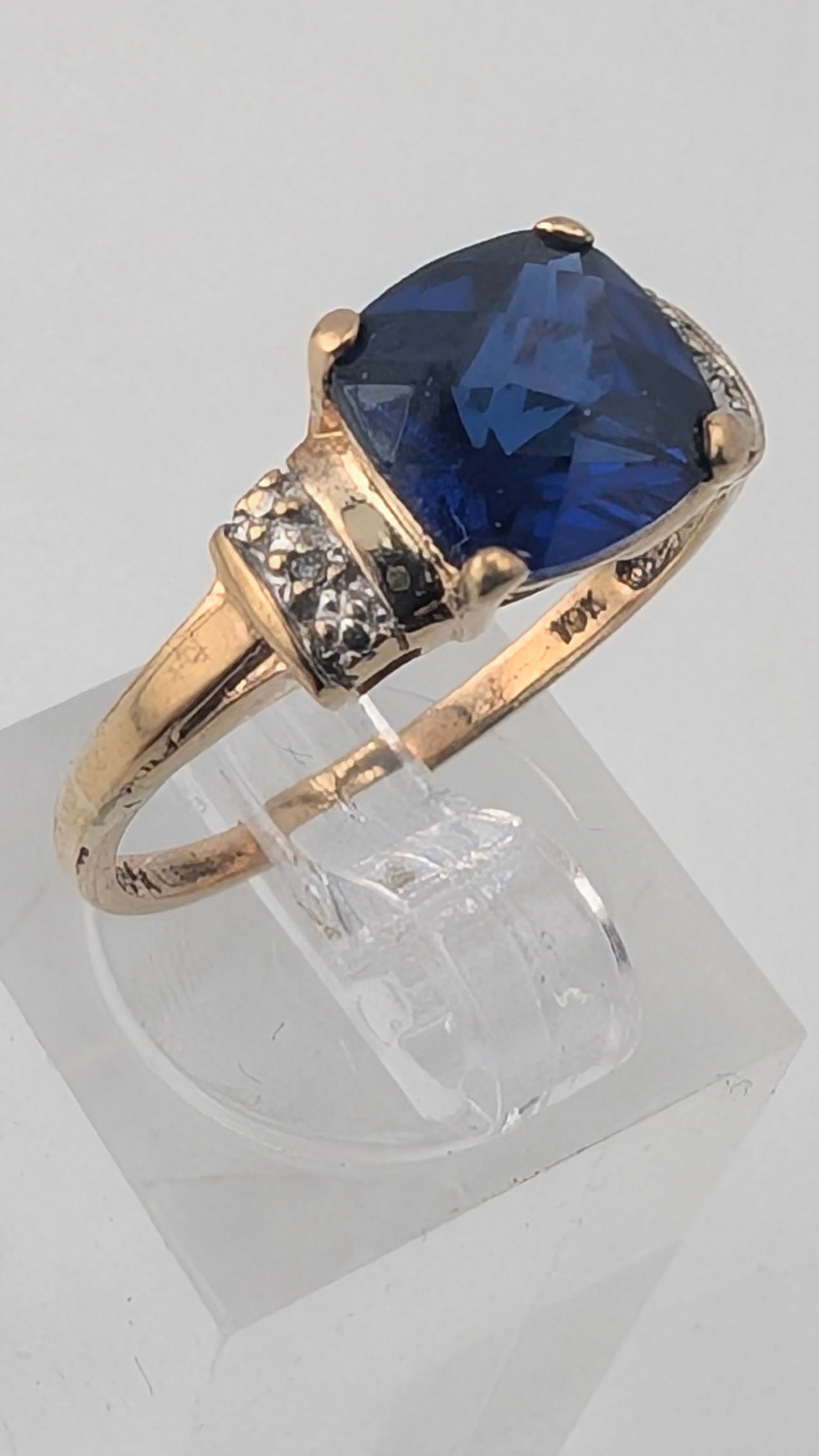 10K Gold Cushion-Cut Synthetic Sapphire & White Accent Stone Ring — Size 8.5
