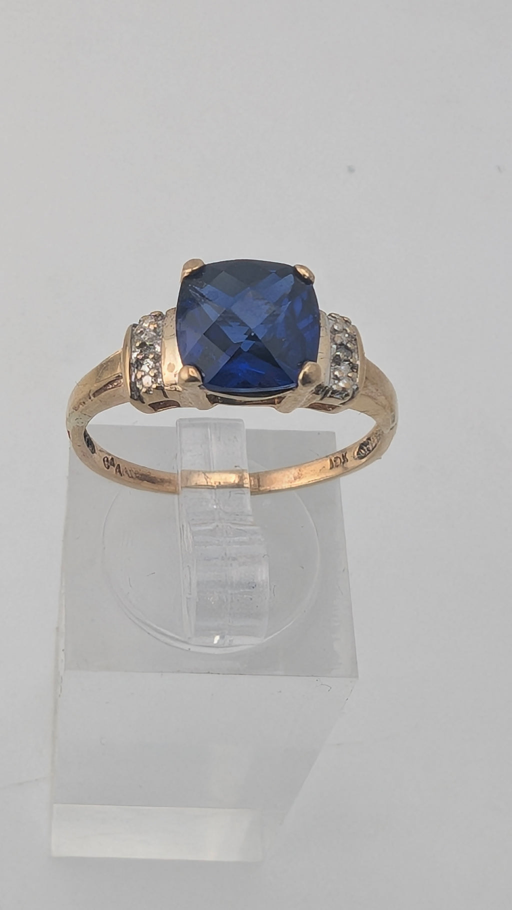 10K Gold Cushion-Cut Synthetic Sapphire & White Accent Stone Ring — Size 8.5