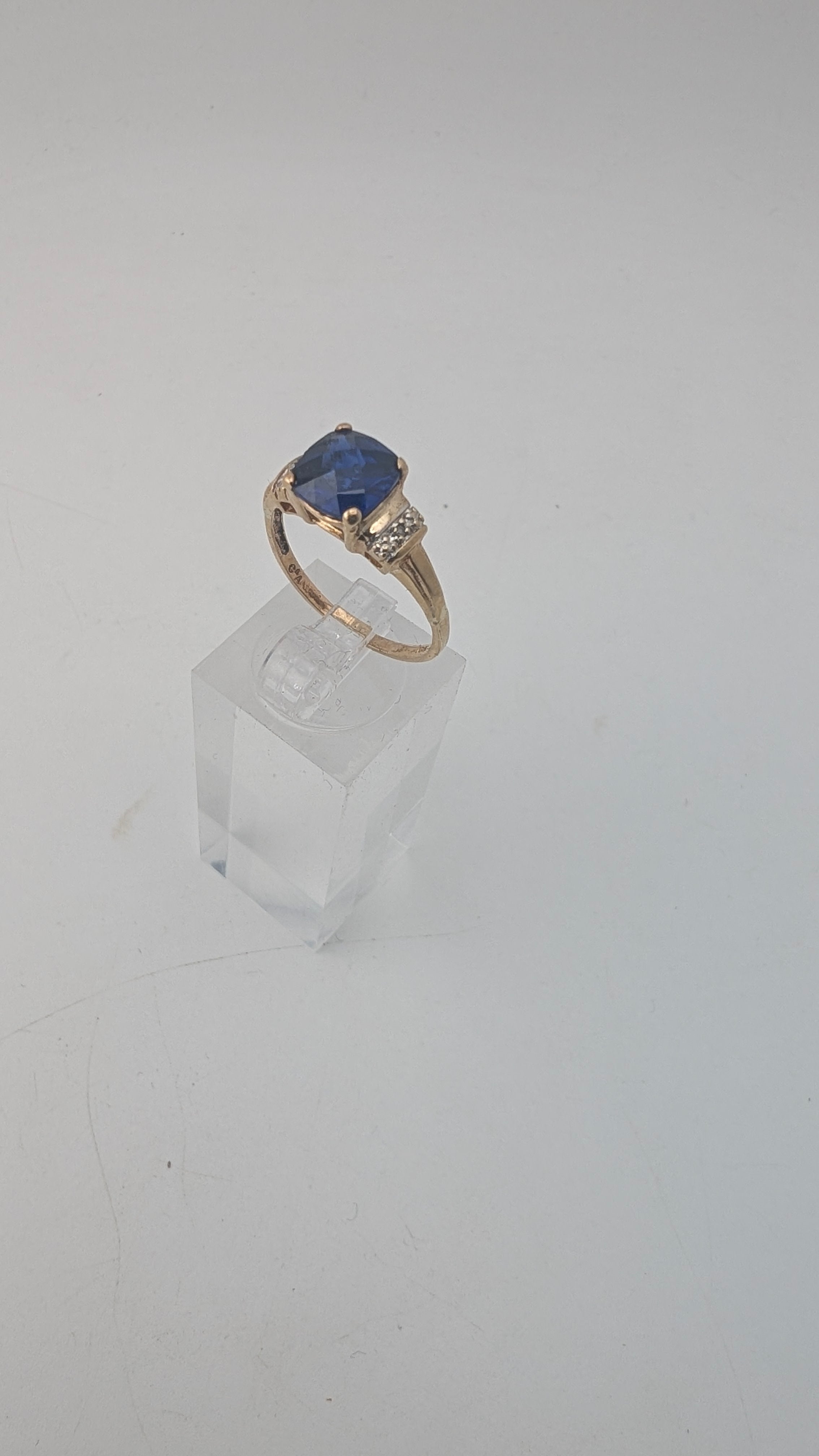 10K Gold Cushion-Cut Synthetic Sapphire & White Accent Stone Ring — Size 8.5