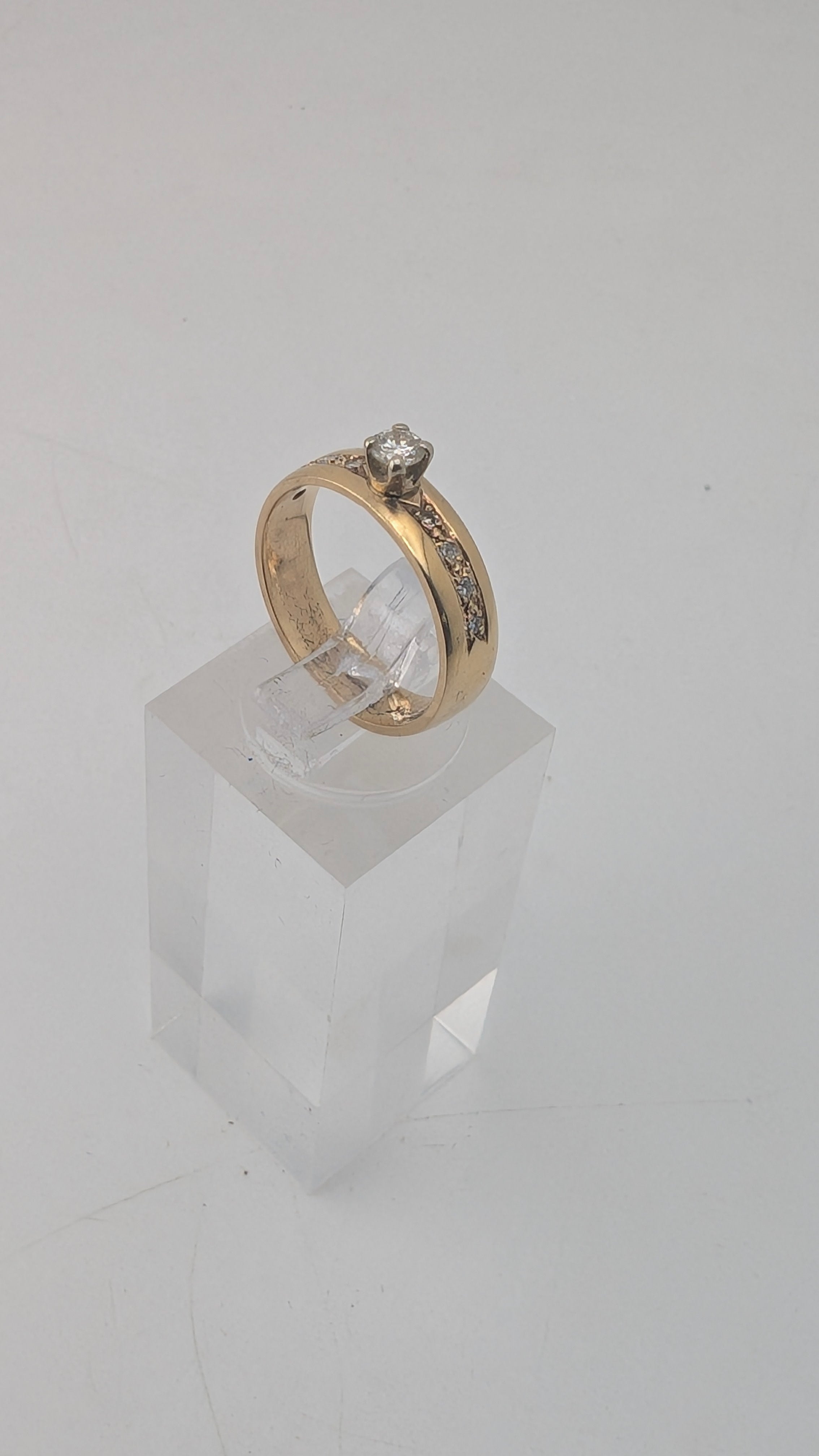 10K Two-Tone Gold Diamond Solitaire Ring with Channel-Set Accents — Size 5.5