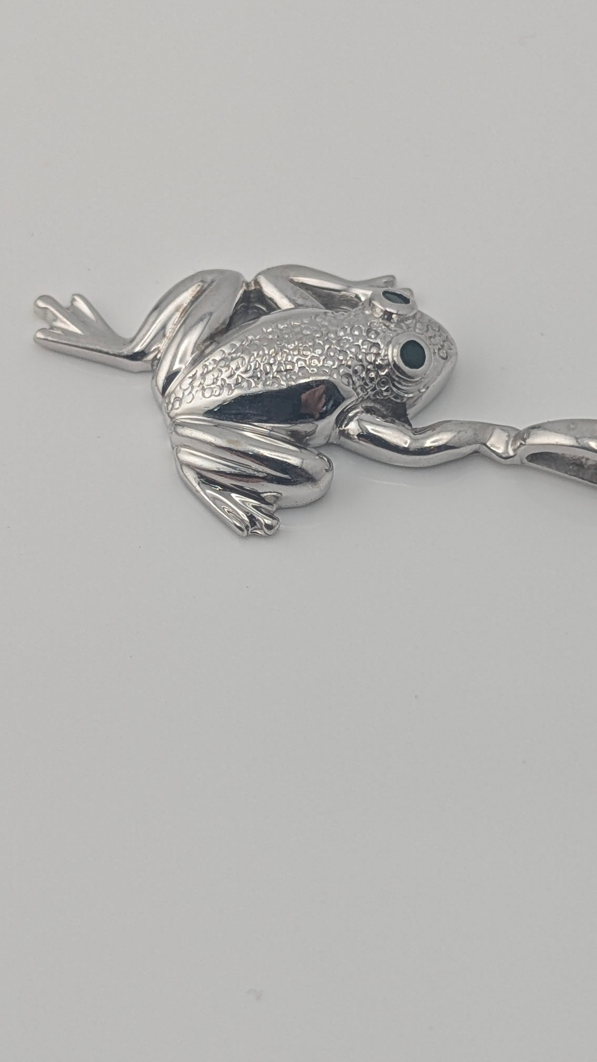 Vintage 14K Gold Frog Pendant with Dark Stone Eyes