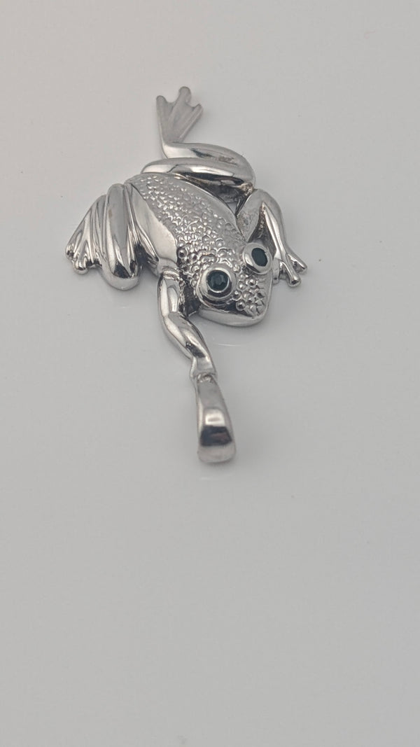 Vintage 14K Gold Frog Pendant with Dark Stone Eyes