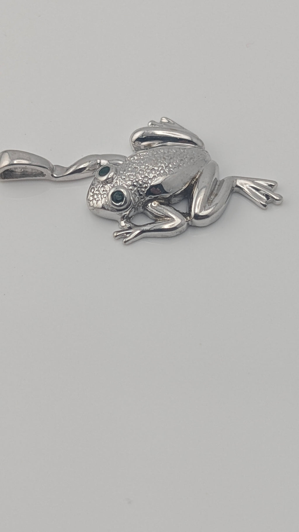 Vintage 14K Gold Frog Pendant with Dark Stone Eyes