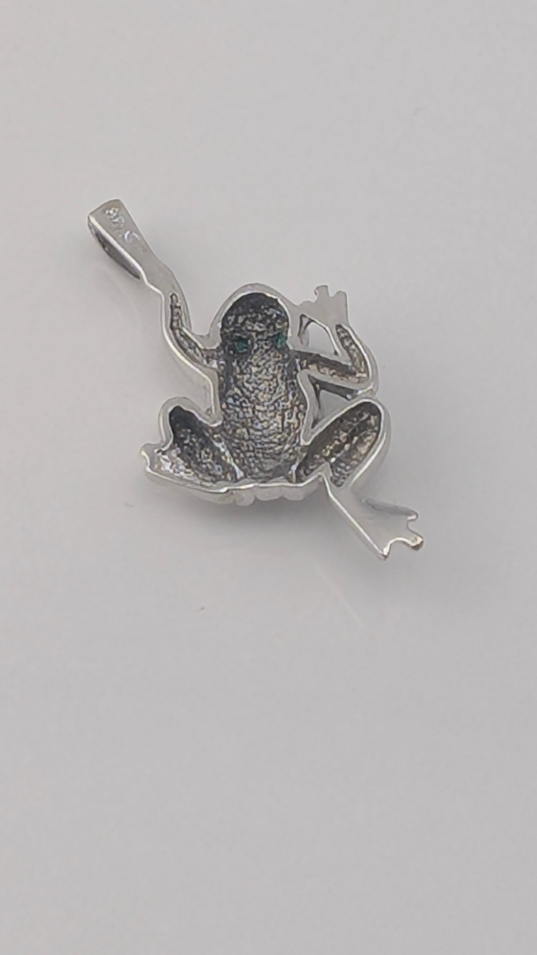 Vintage 14K Gold Frog Pendant with Dark Stone Eyes
