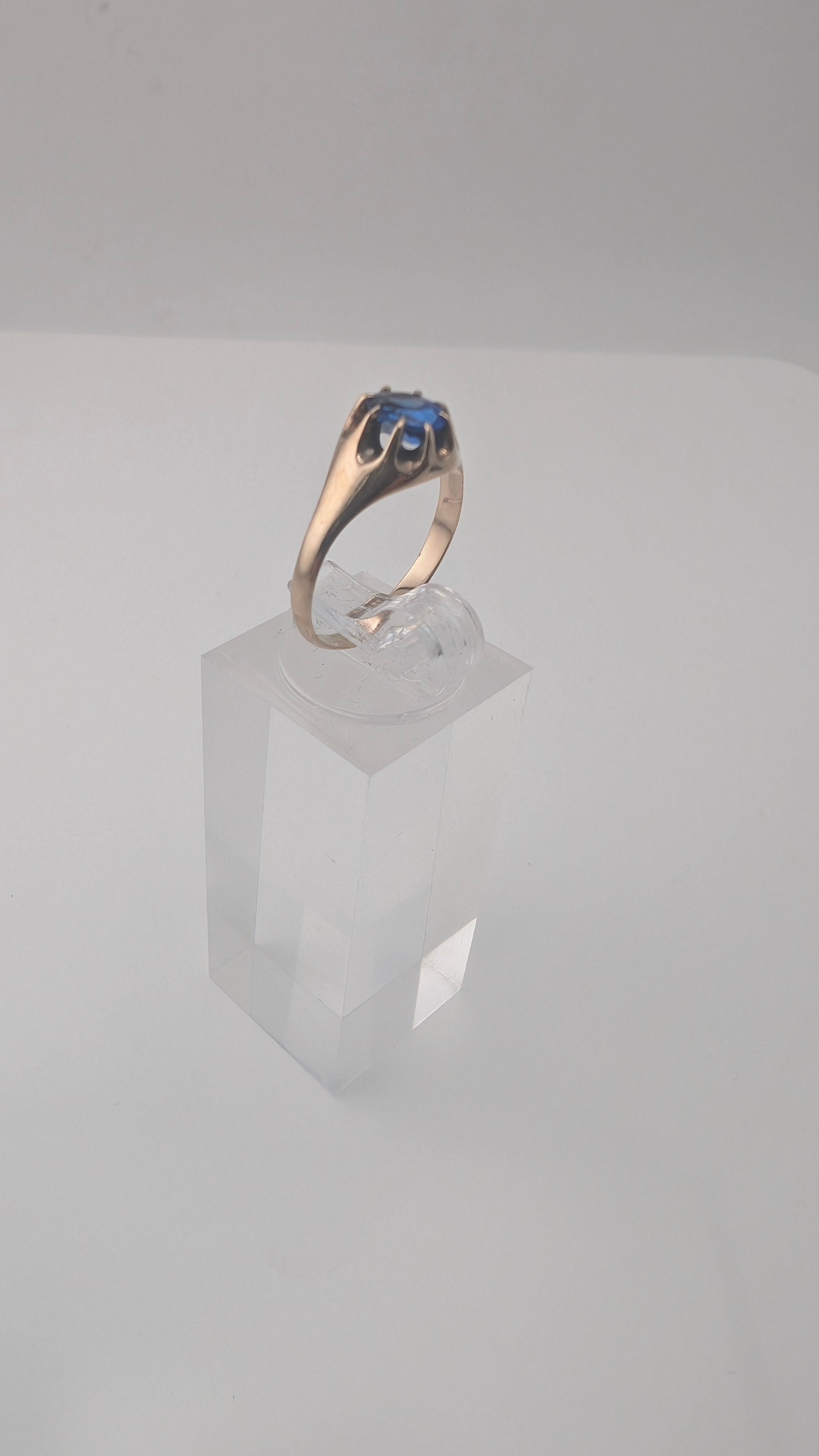 10K Gold Blue Stone Solitaire Ring — Size 6