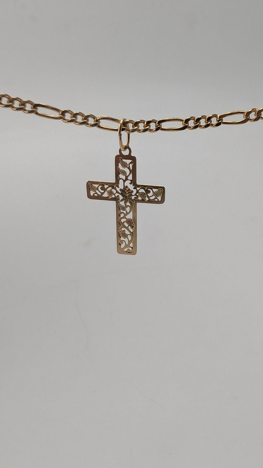 14K Yellow Gold Openwork Floral Crucifix Pendant – Vintage