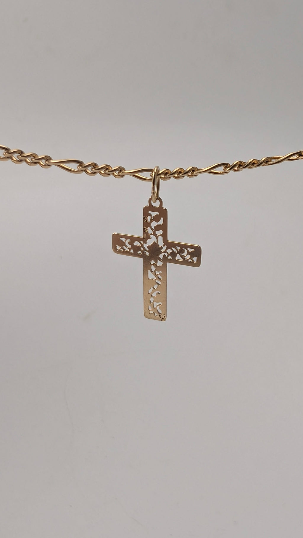 14K Yellow Gold Openwork Floral Crucifix Pendant – Vintage