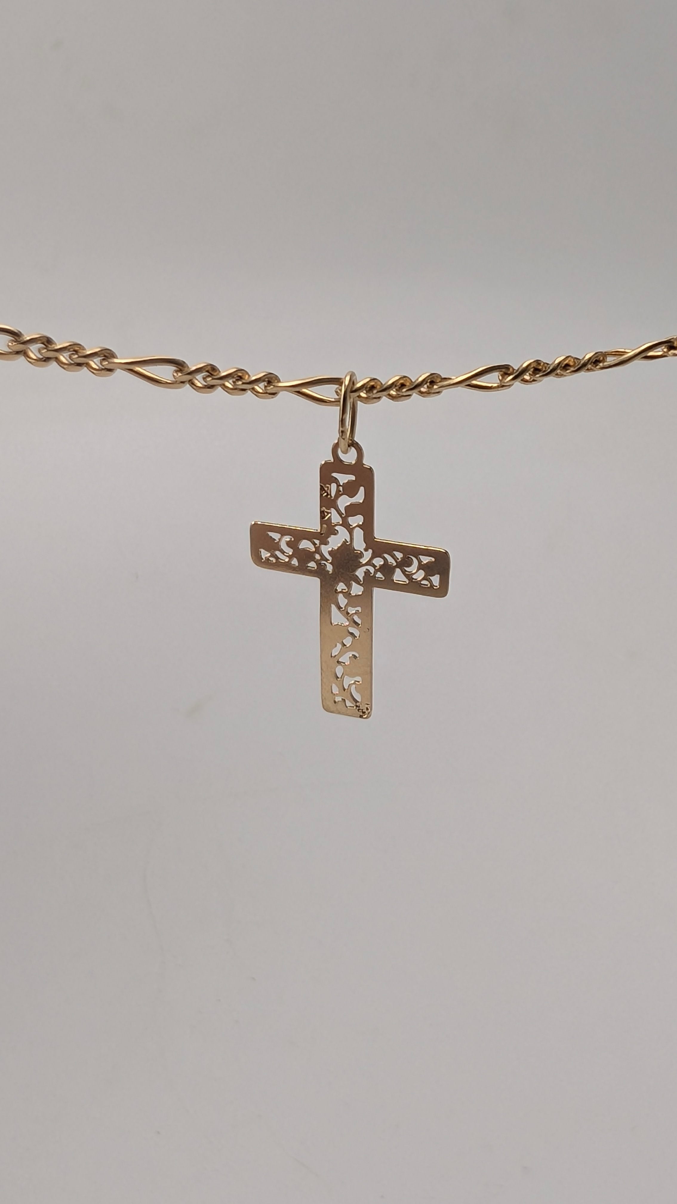 14K Yellow Gold Openwork Floral Crucifix Pendant – Vintage