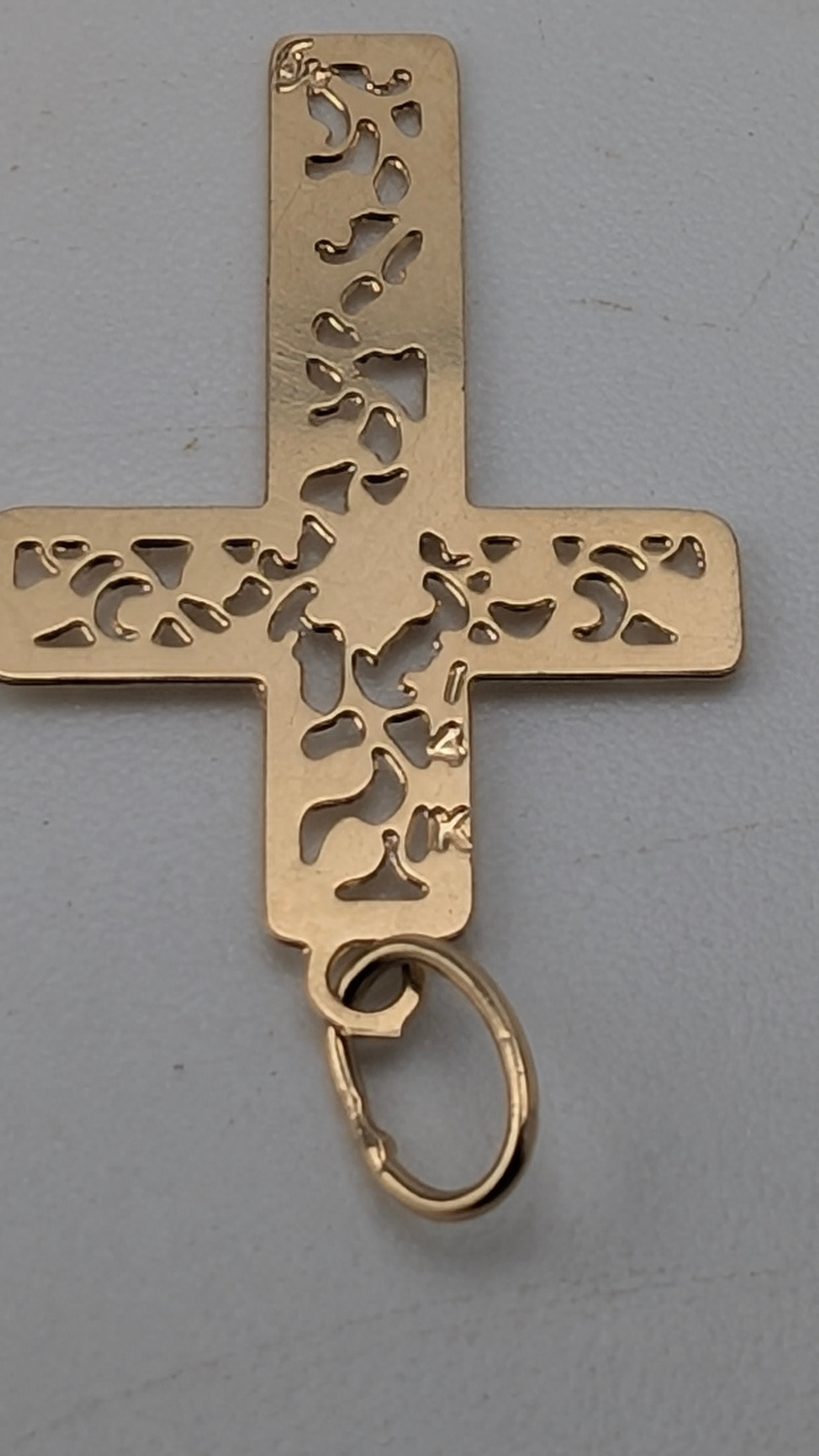 14K Yellow Gold Openwork Floral Crucifix Pendant – Vintage