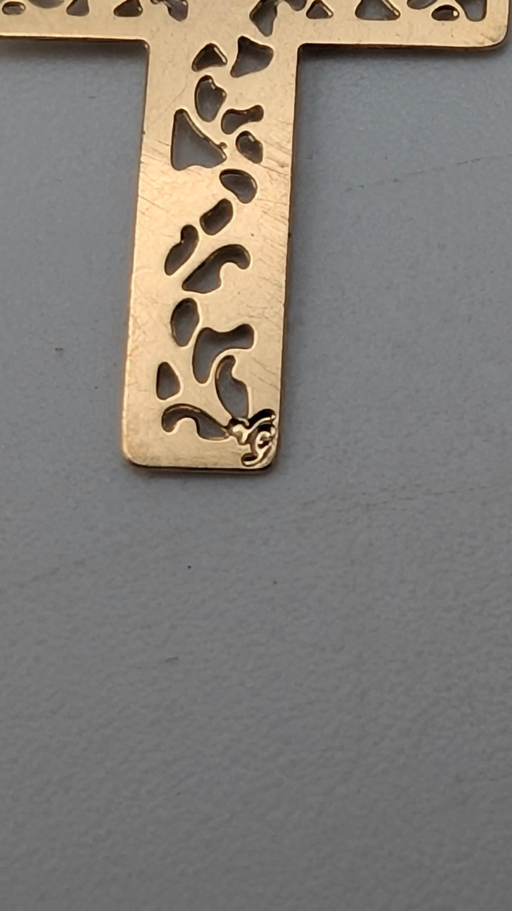 14K Yellow Gold Openwork Floral Crucifix Pendant – Vintage