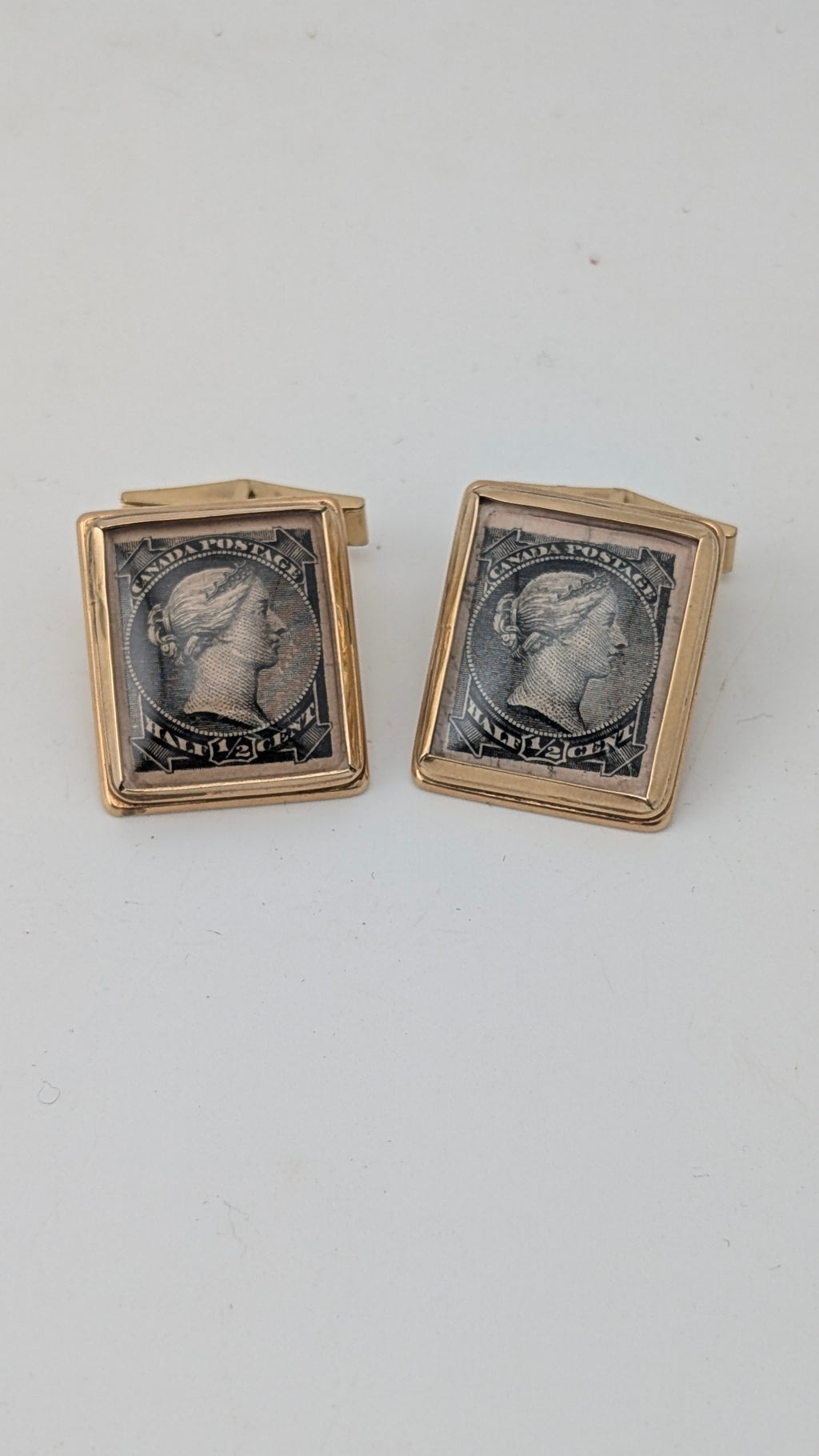 Vintage 14K Gold Queen Victoria Canadian Stamp Cufflinks – 19.6 Grams