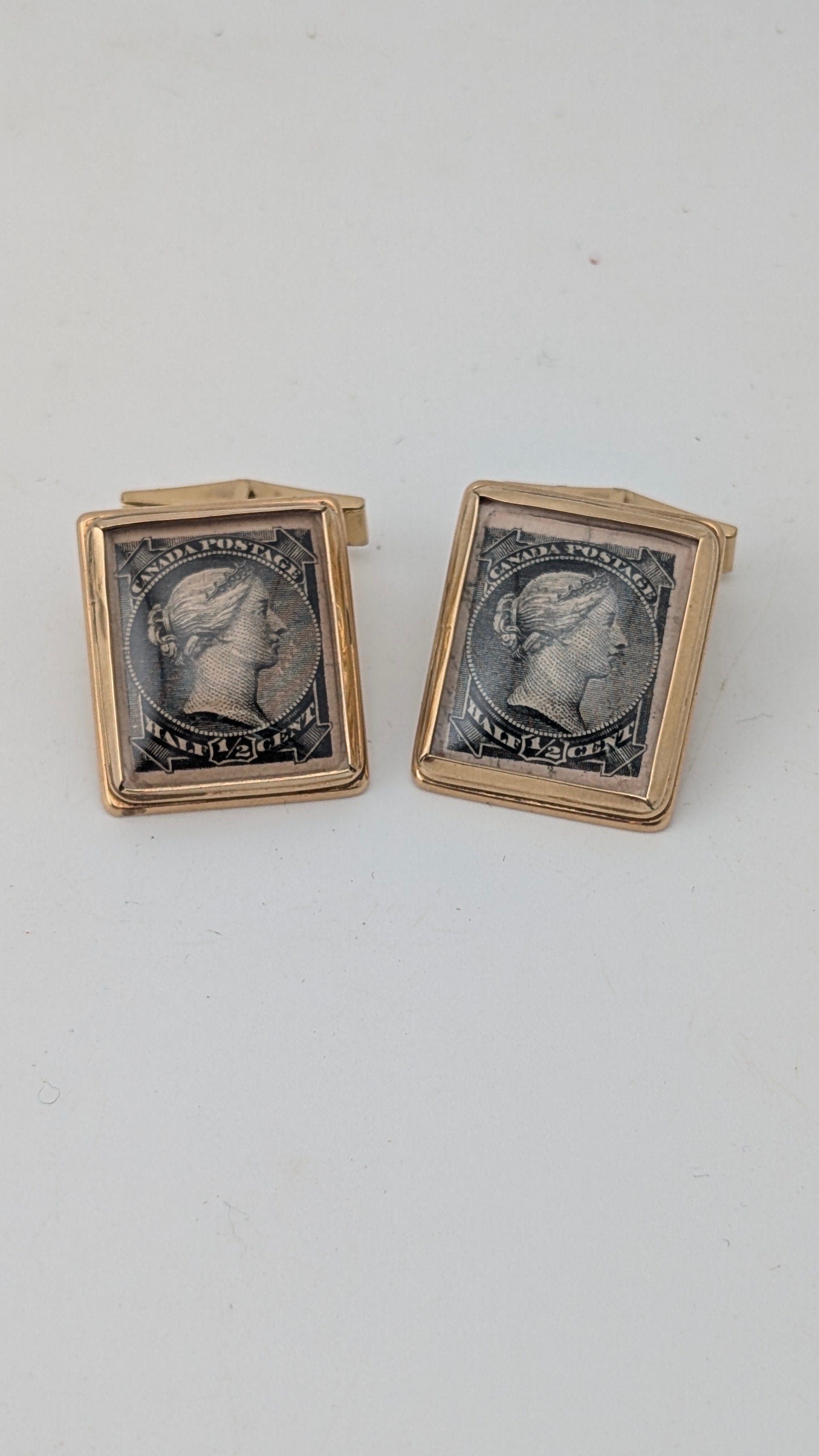 Vintage 14K Gold Queen Victoria Canadian Stamp Cufflinks – 19.6 Grams