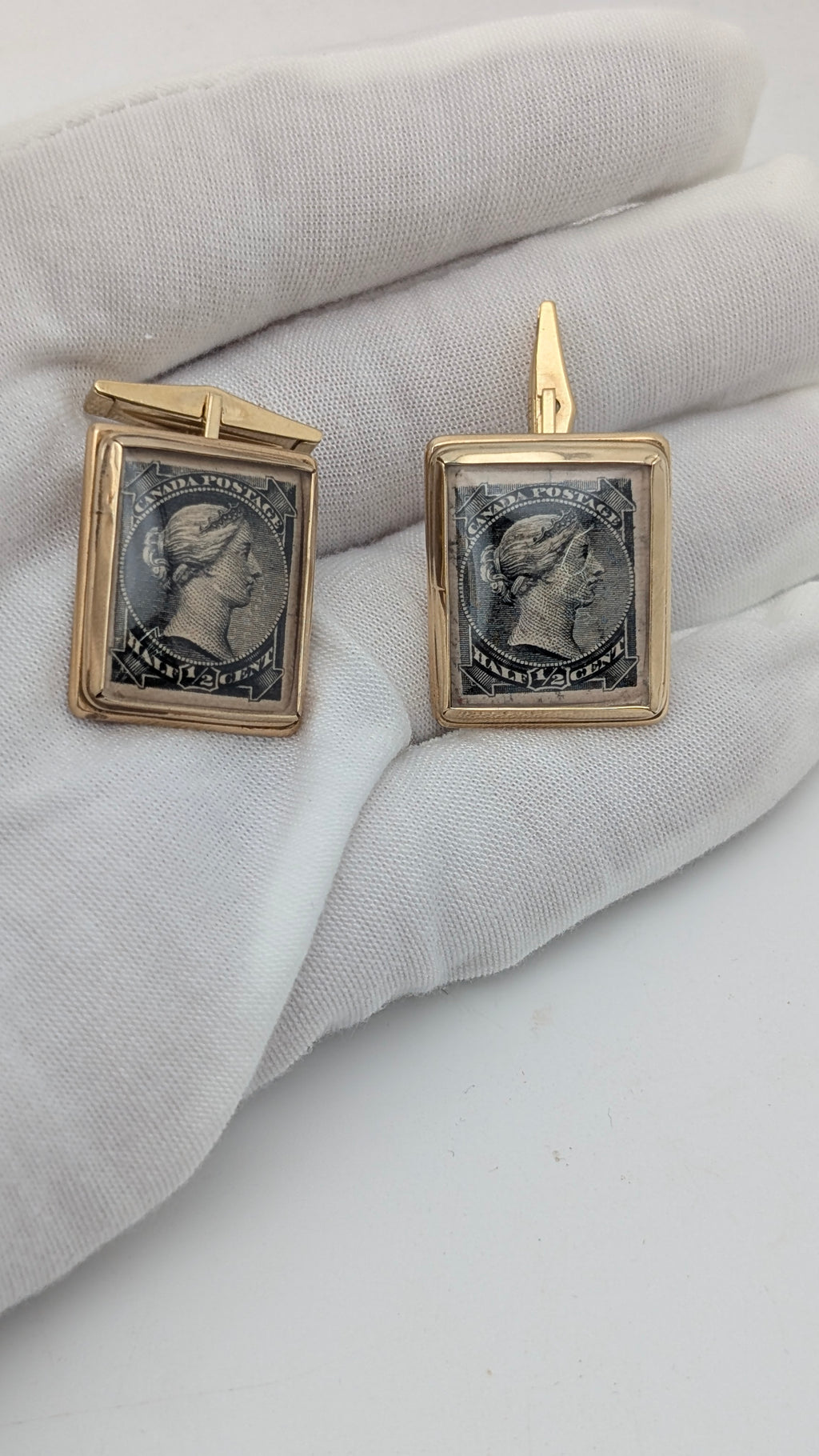 Vintage 14K Gold Queen Victoria Canadian Stamp Cufflinks – 19.6 Grams