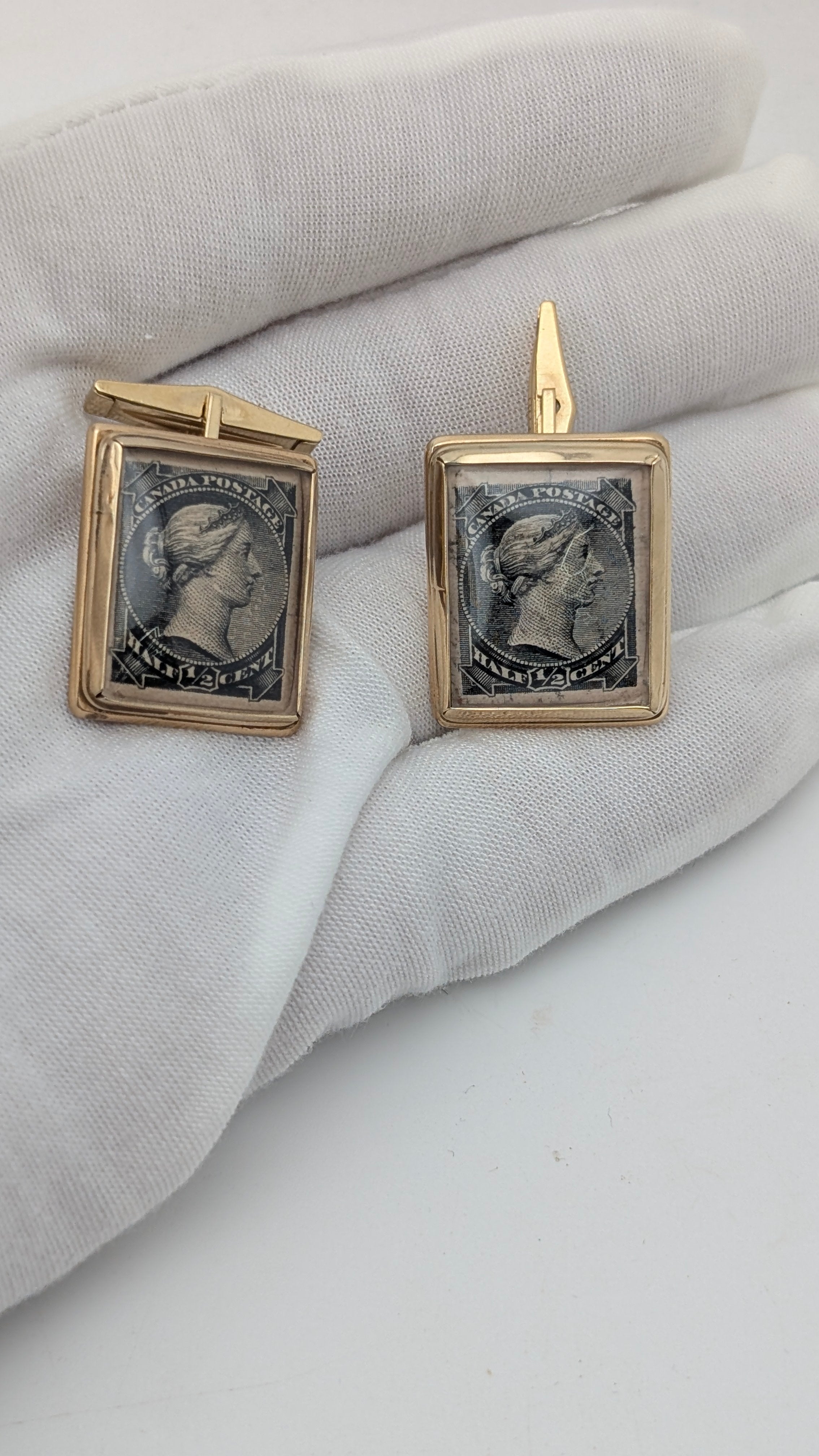 Vintage 14K Gold Queen Victoria Canadian Stamp Cufflinks – 19.6 Grams