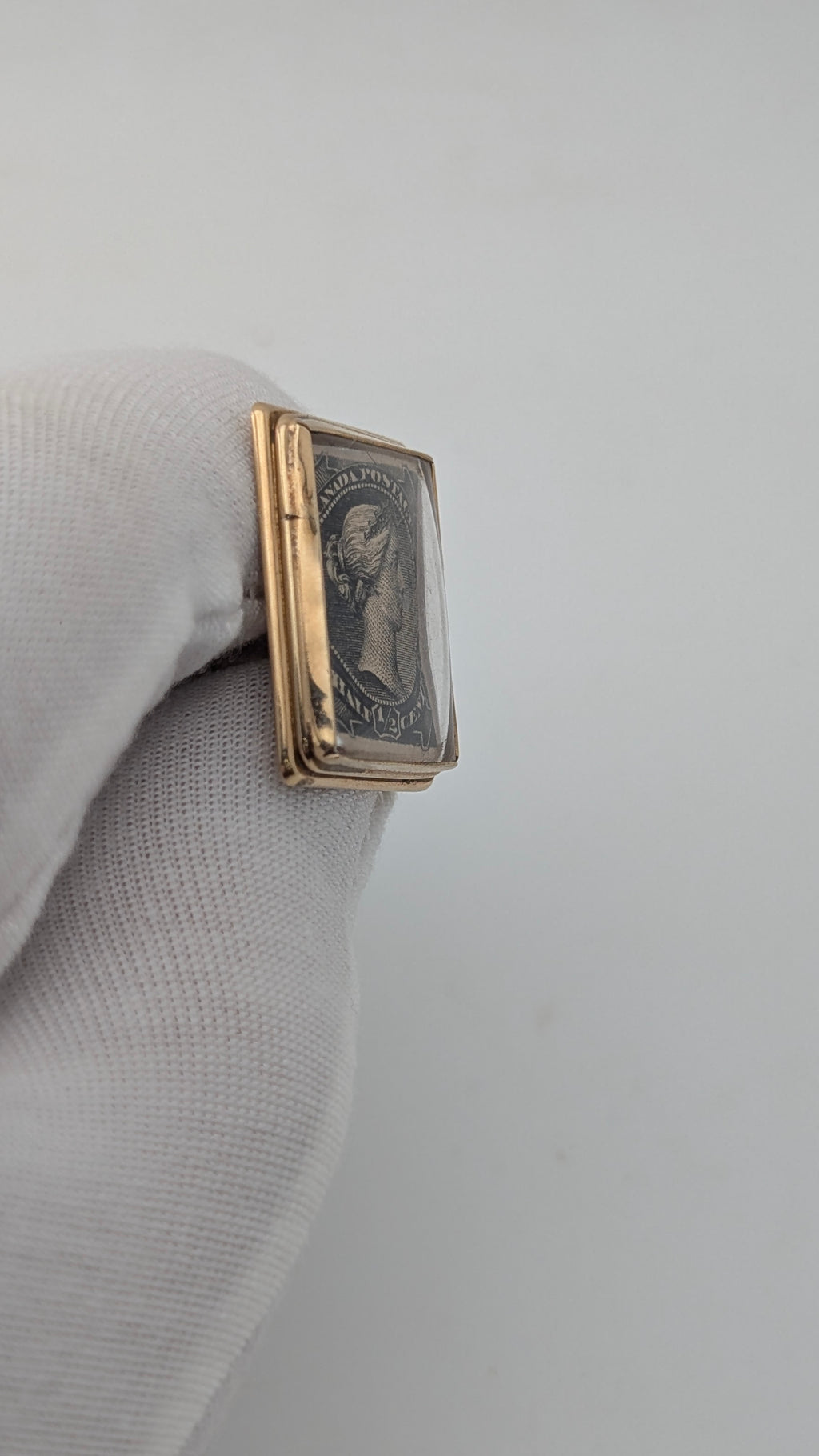Vintage 14K Gold Queen Victoria Canadian Stamp Cufflinks – 19.6 Grams