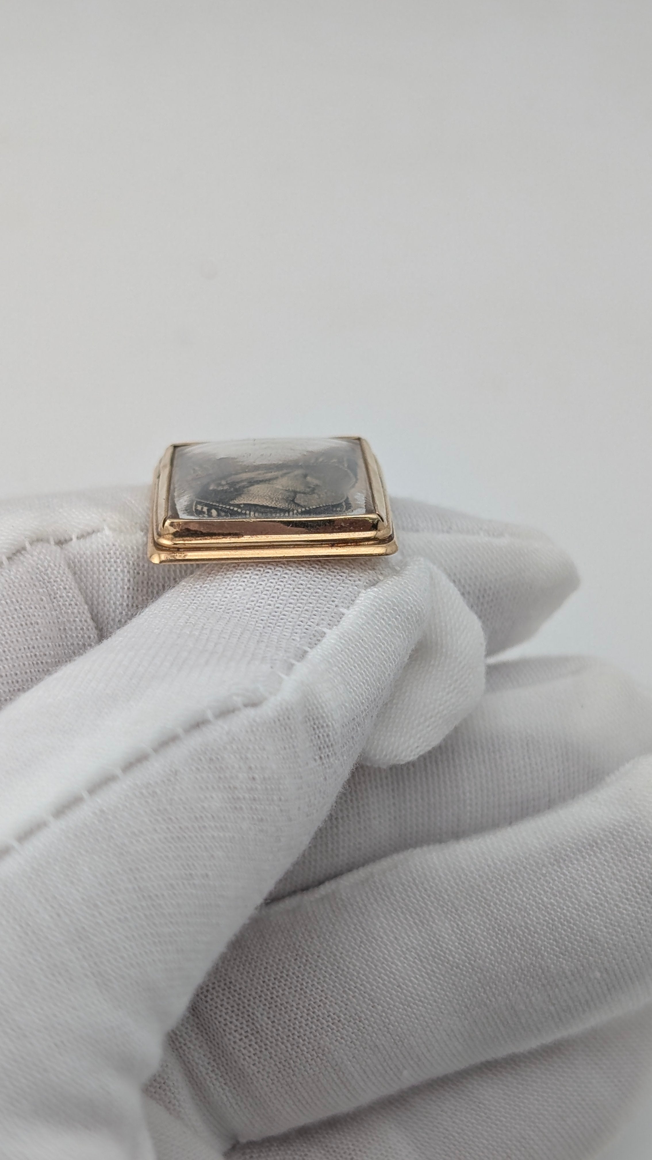 Vintage 14K Gold Queen Victoria Canadian Stamp Cufflinks – 19.6 Grams