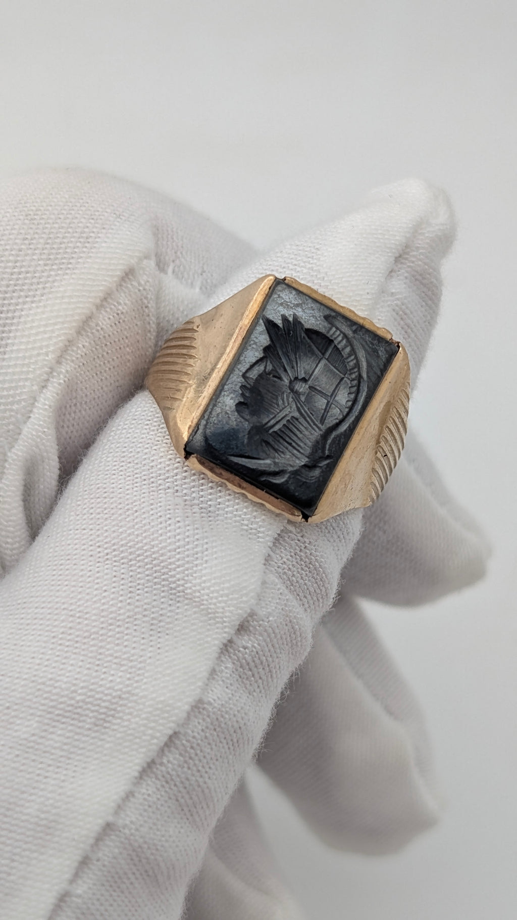 Vintage 10K Gold Men's Signet Ring with Hand-Carved Black Onyx – Size 10½
