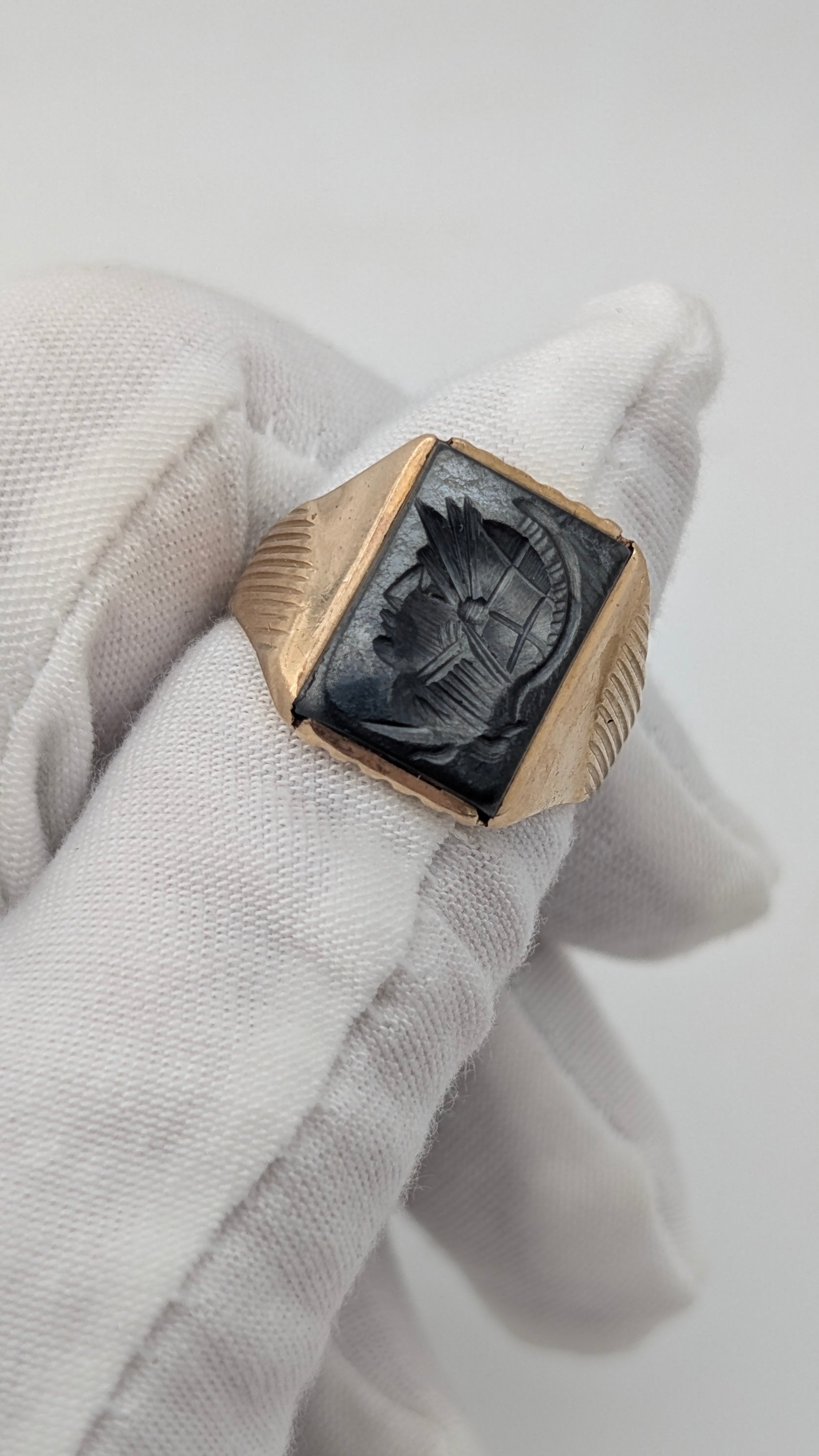 Vintage 10K Gold Men's Signet Ring with Hand-Carved Black Onyx – Size 10½