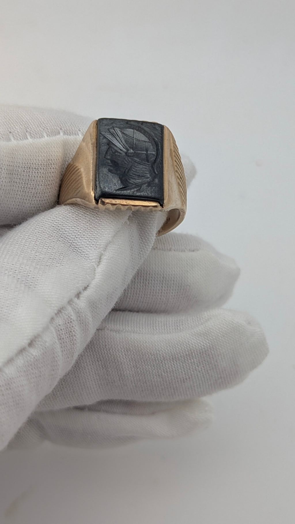 Vintage 10K Gold Men's Signet Ring with Hand-Carved Black Onyx – Size 10½