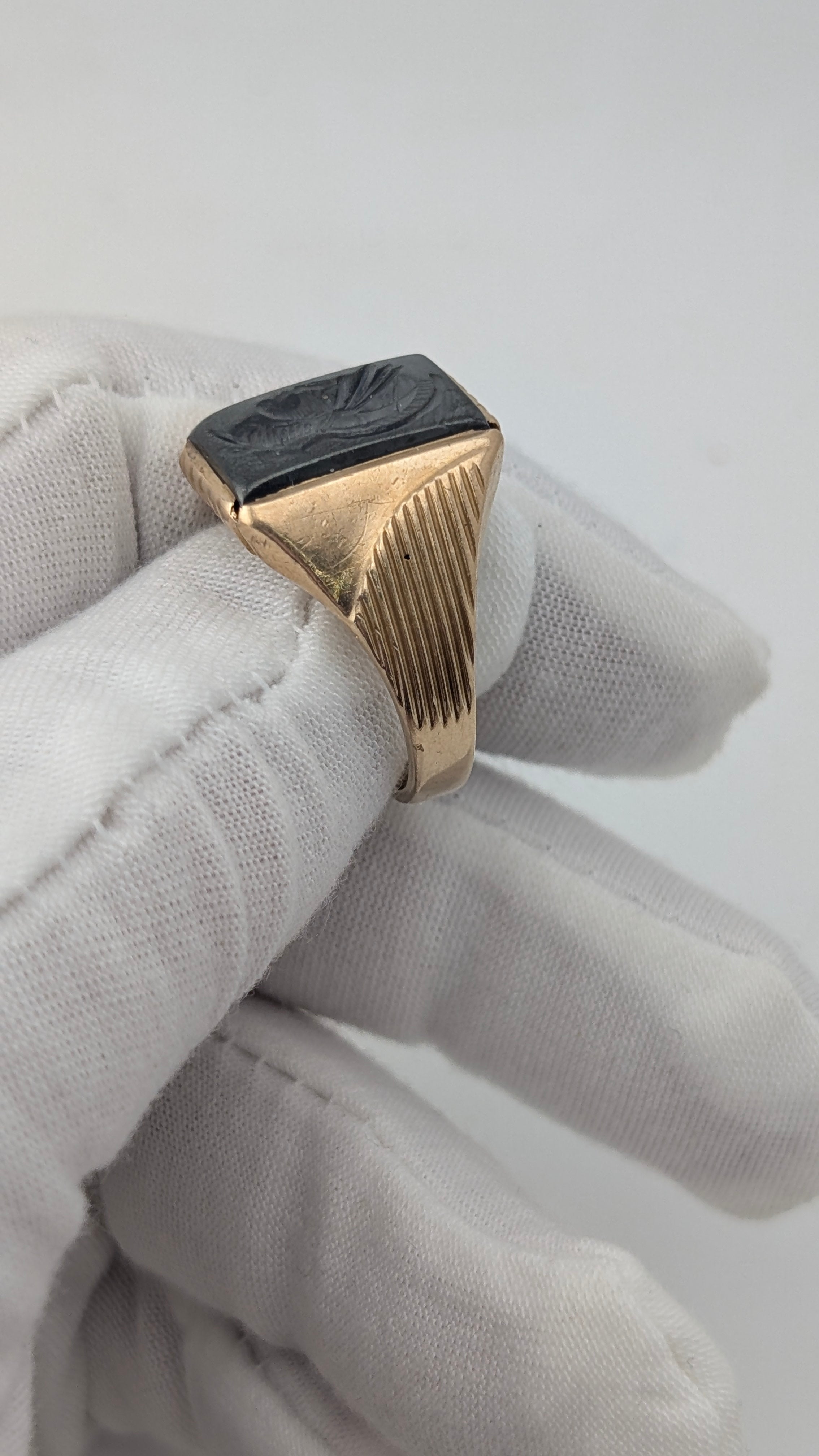 Vintage 10K Gold Men's Signet Ring with Hand-Carved Black Onyx – Size 10½