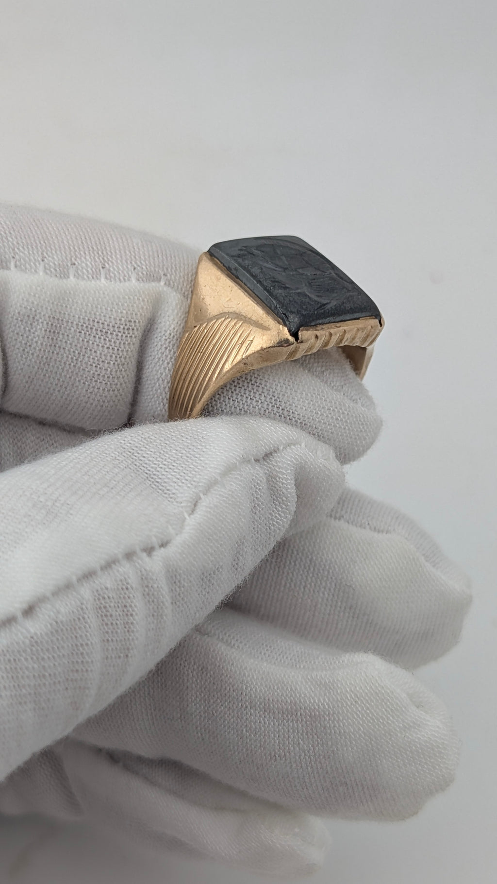 Vintage 10K Gold Men's Signet Ring with Hand-Carved Black Onyx – Size 10½