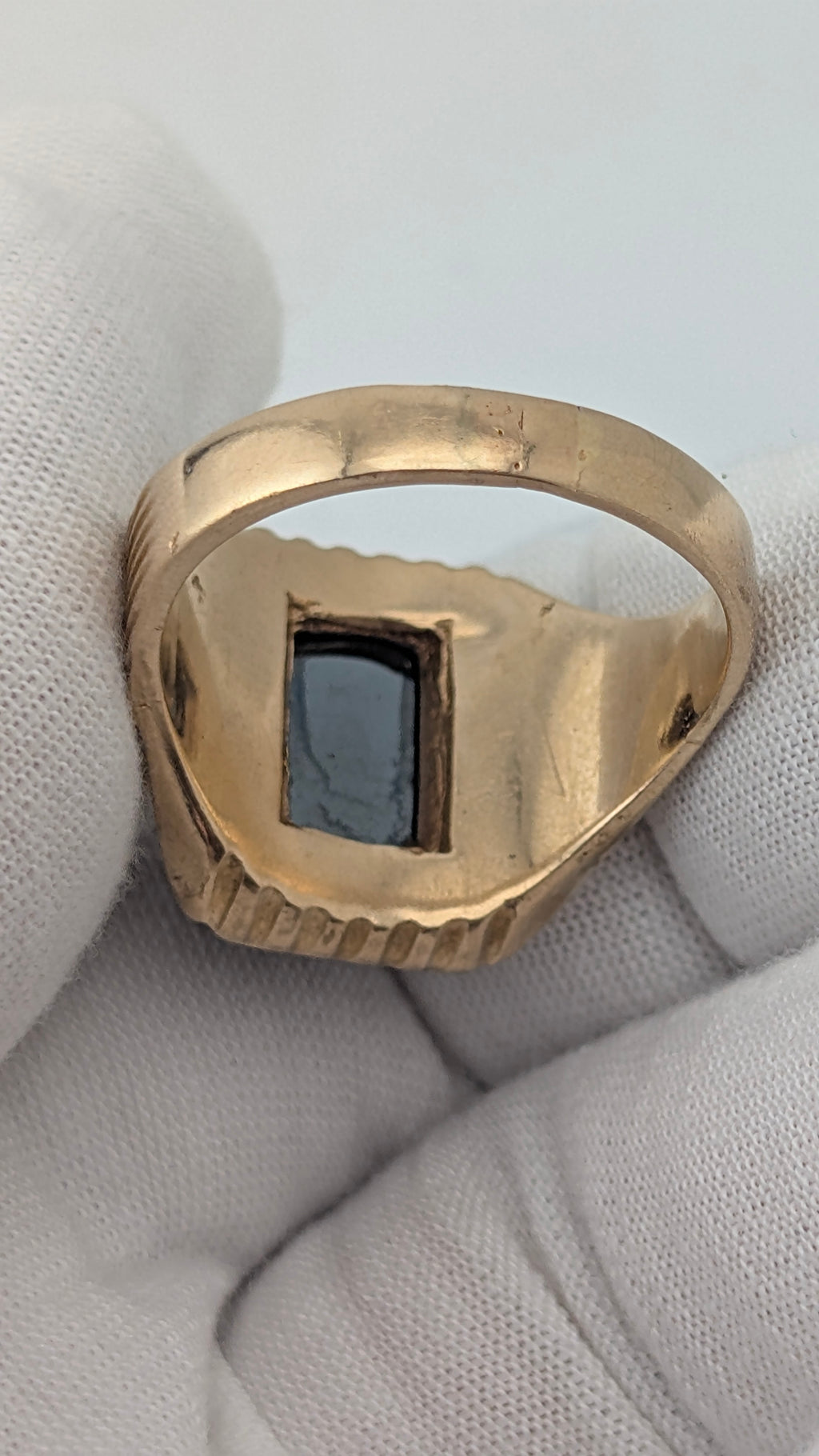 Vintage 10K Gold Men's Signet Ring with Hand-Carved Black Onyx – Size 10½
