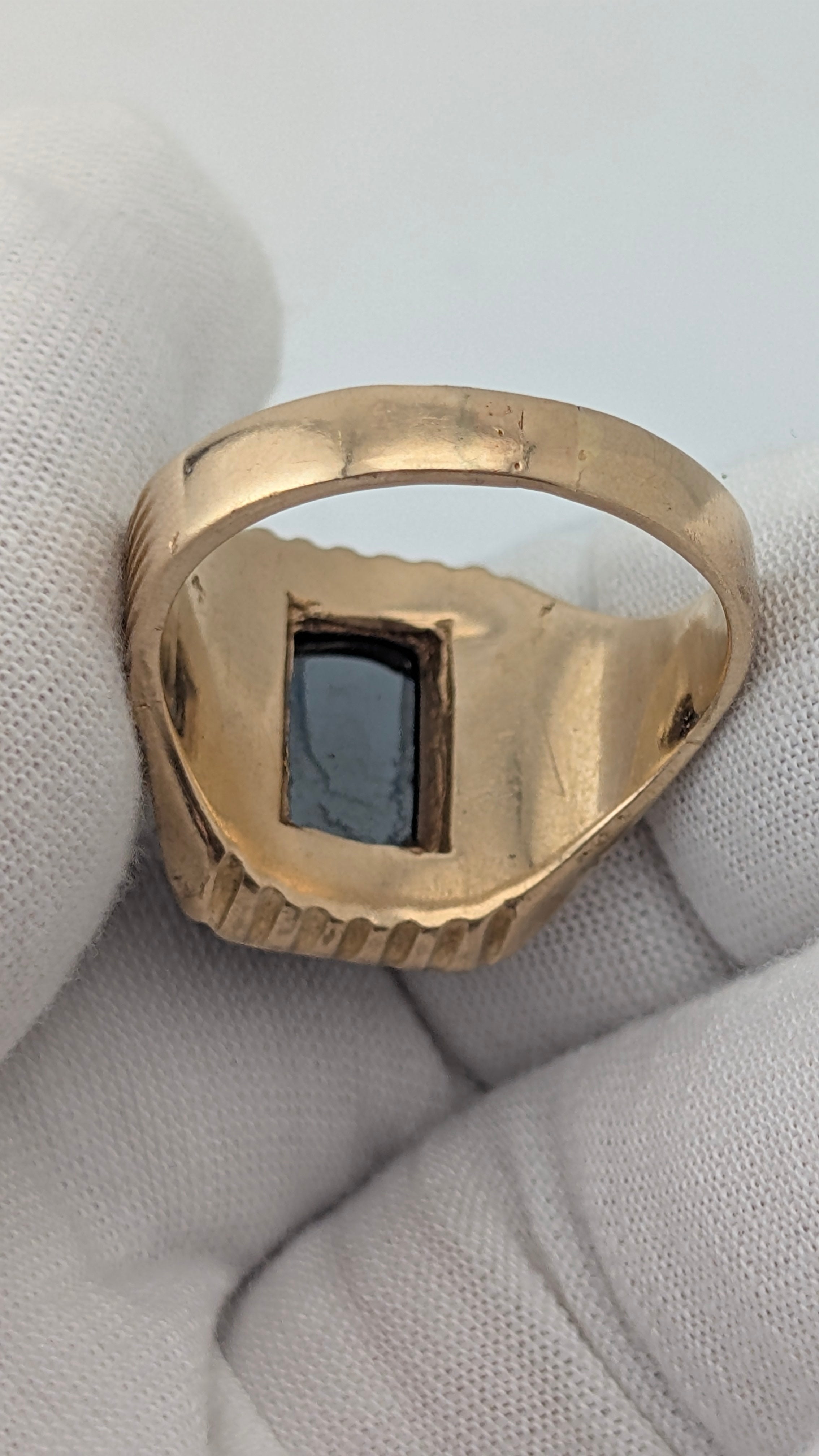 Vintage 10K Gold Men's Signet Ring with Hand-Carved Black Onyx – Size 10½