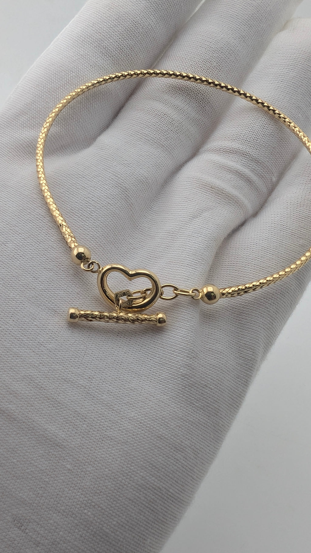 14K Yellow Gold Heart Toggle Bracelet – 6 Inches