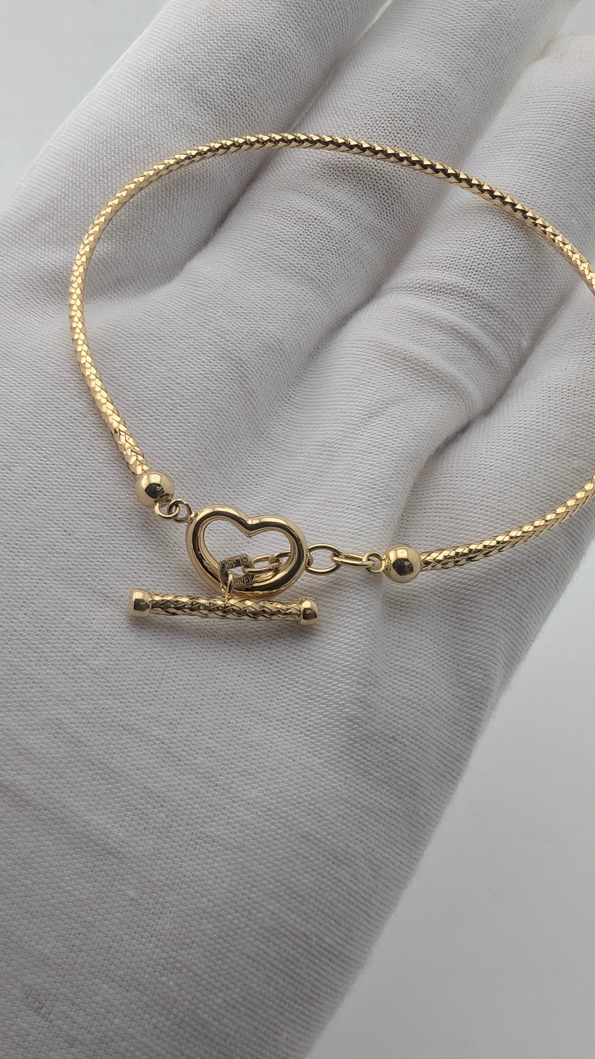 14K Yellow Gold Heart Toggle Bracelet – 6 Inches