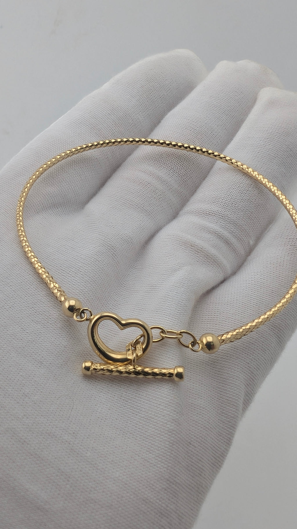 14K Yellow Gold Heart Toggle Bracelet – 6 Inches