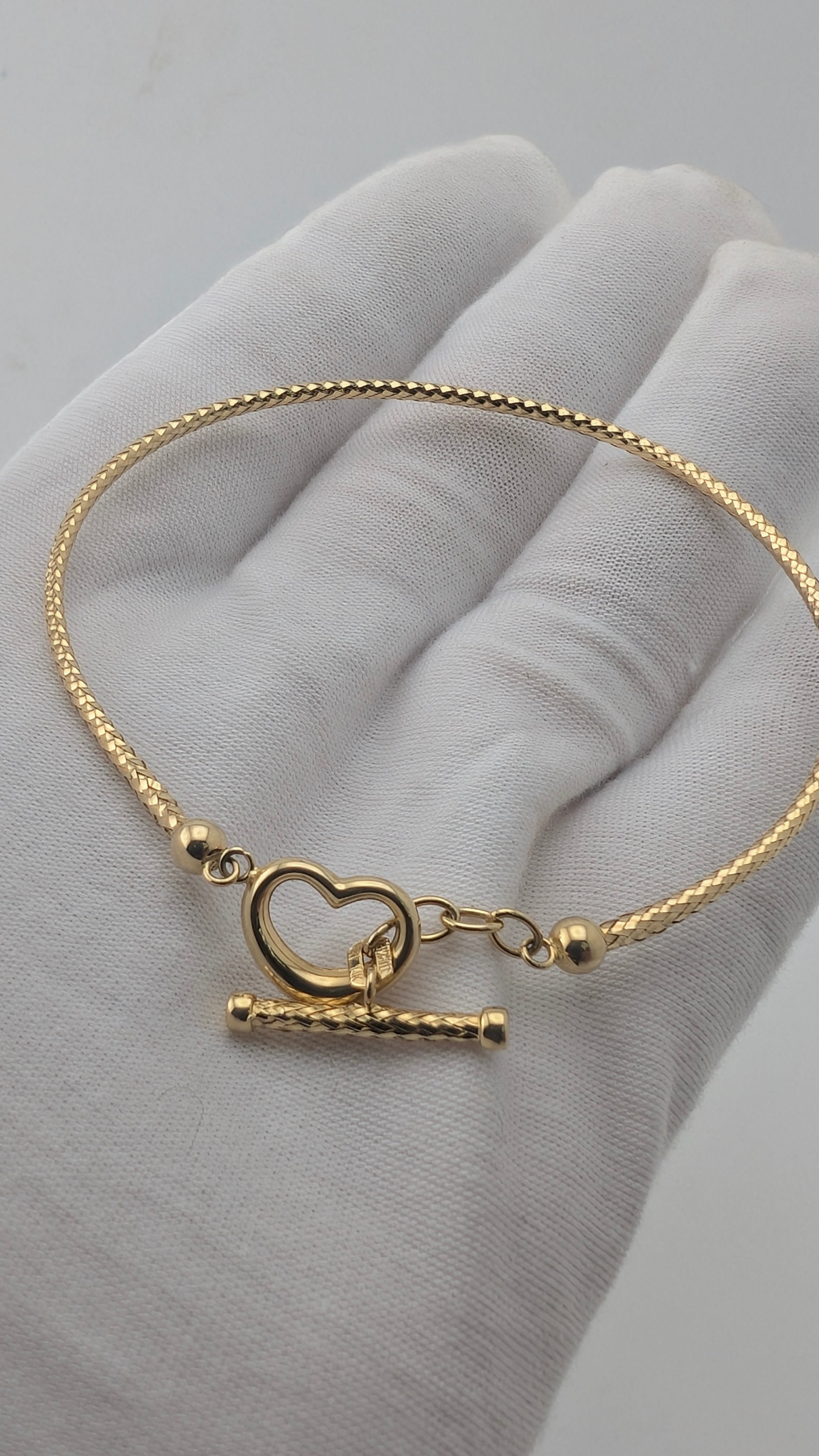 14K Yellow Gold Heart Toggle Bracelet – 6 Inches