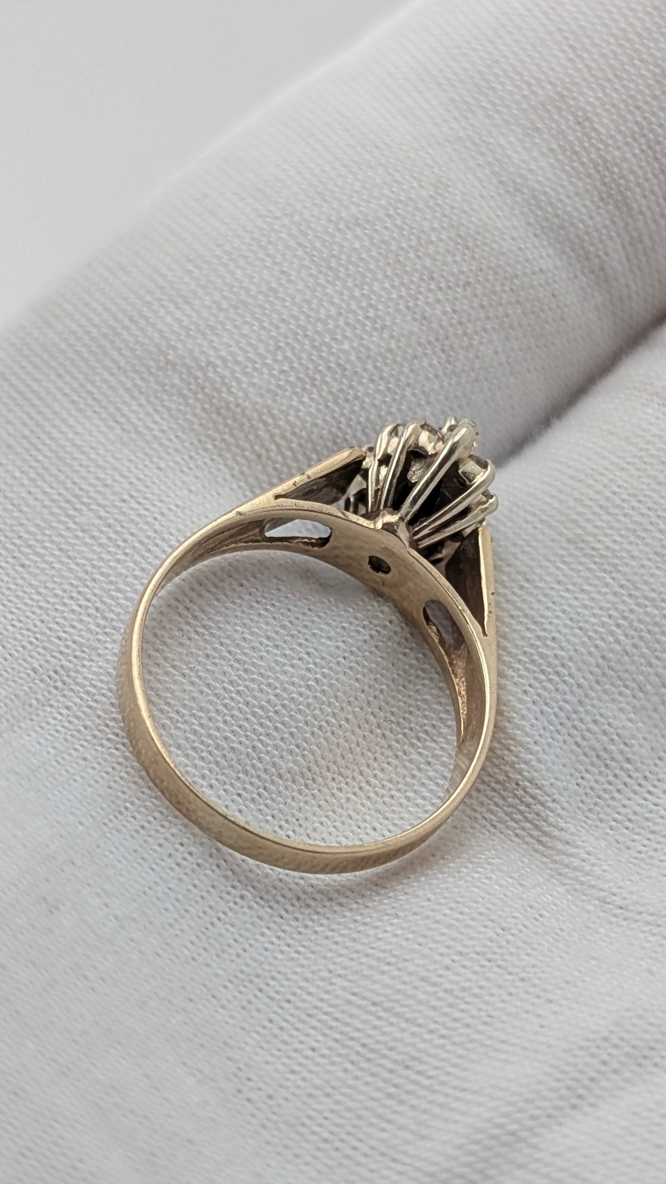 14K Yellow Gold Sapphire & Diamond Ring – Size 6