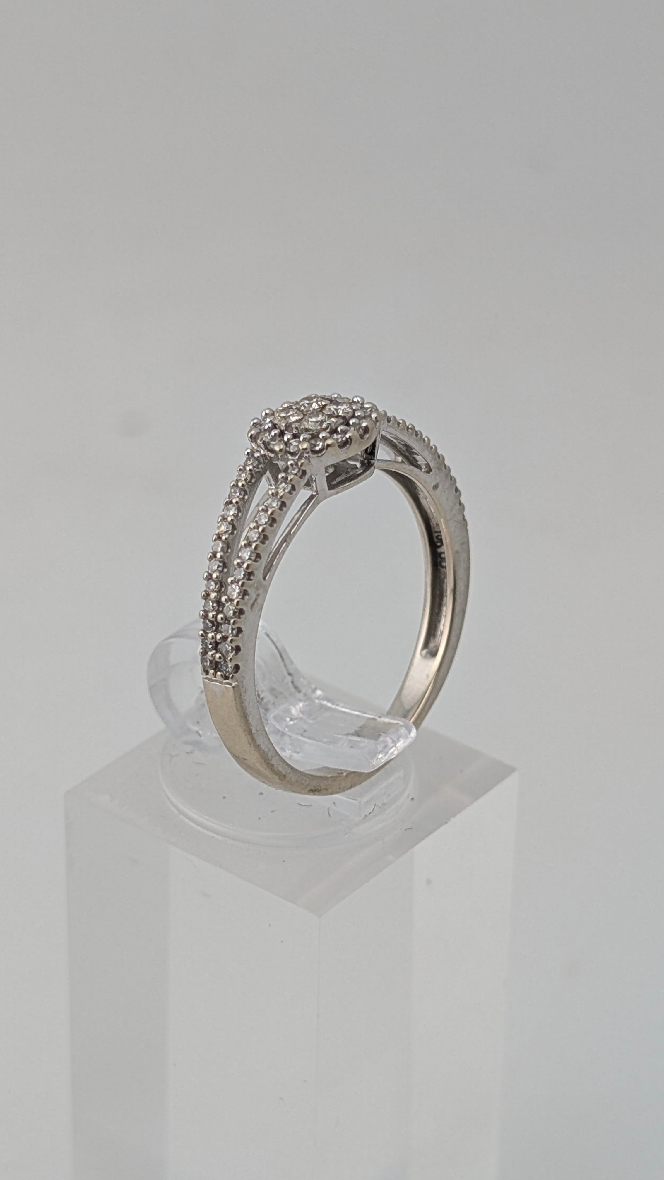 10K White Gold Diamond Halo Ring – Size 8