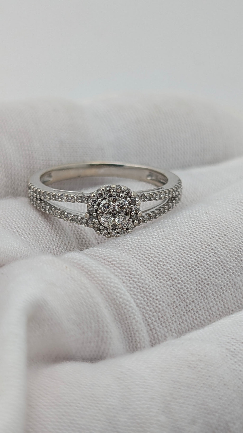 10K White Gold Diamond Halo Ring – Size 8