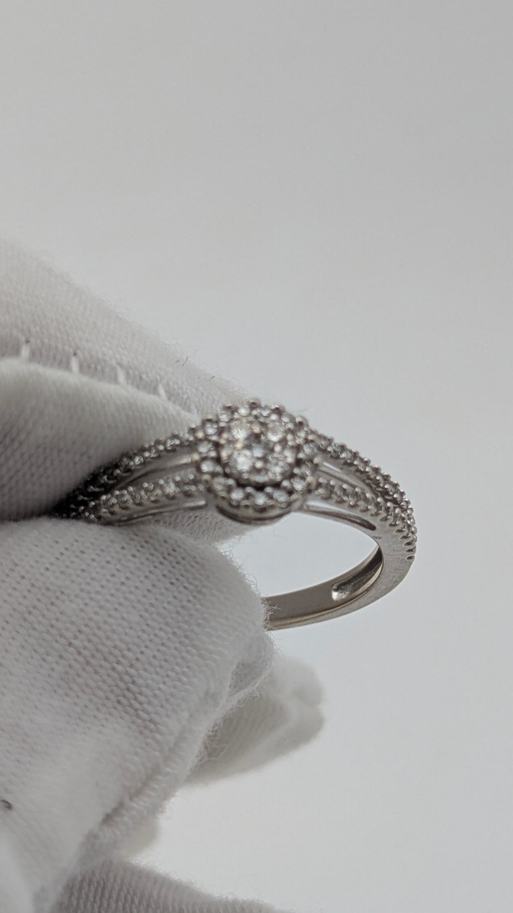 10K White Gold Diamond Halo Ring – Size 8