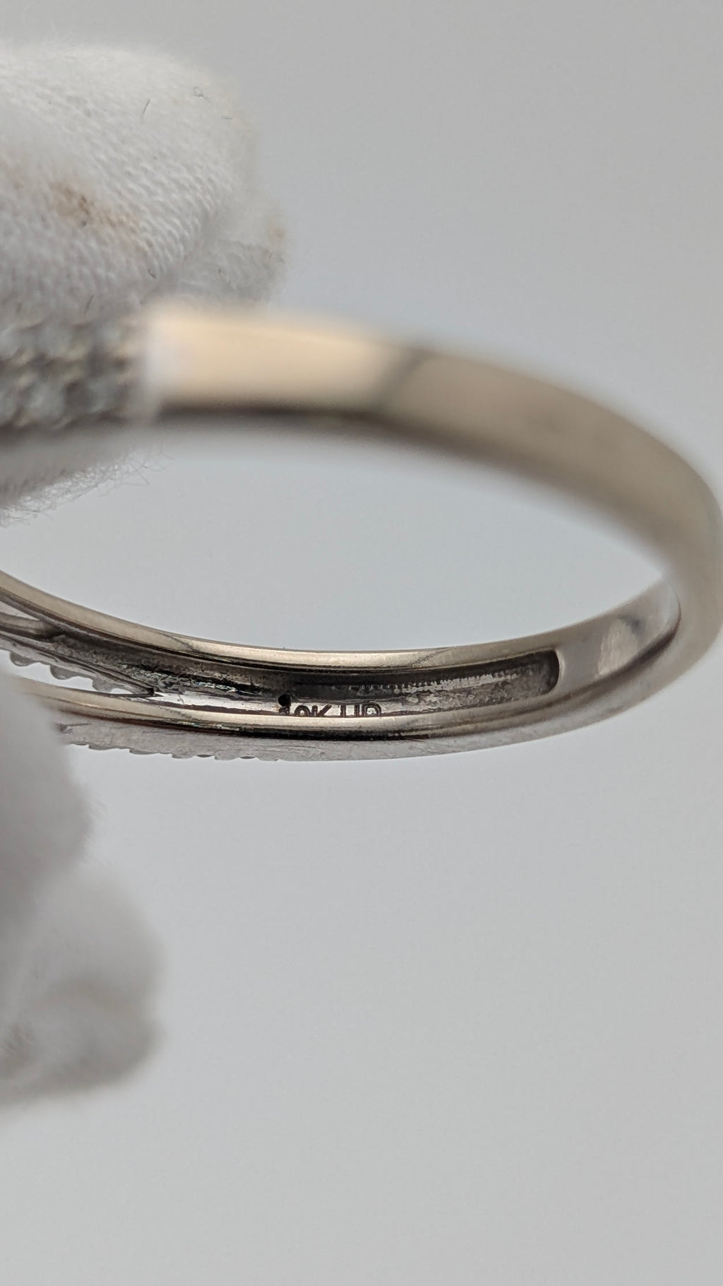 10K White Gold Diamond Halo Ring – Size 8