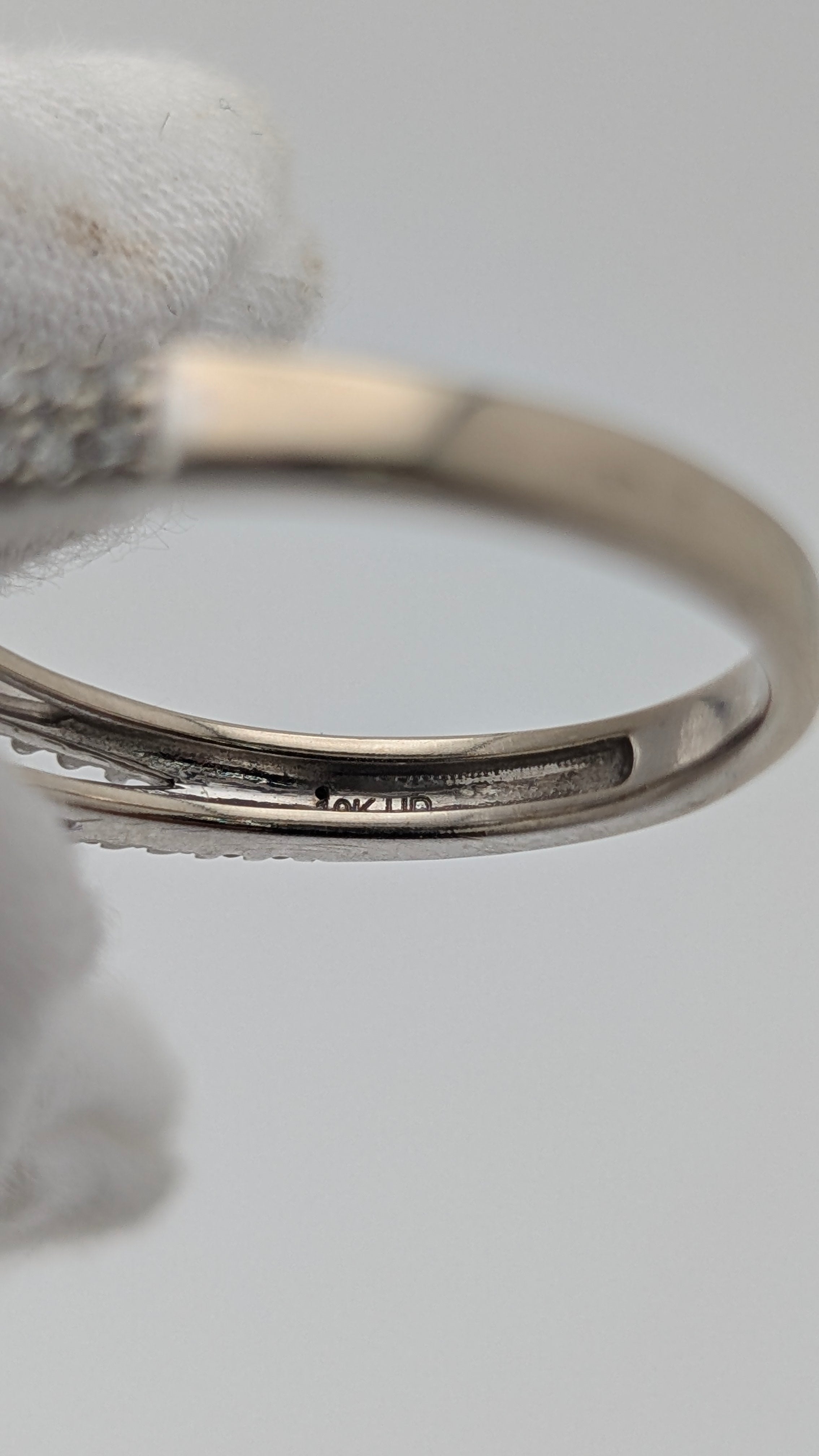 10K White Gold Diamond Halo Ring – Size 8
