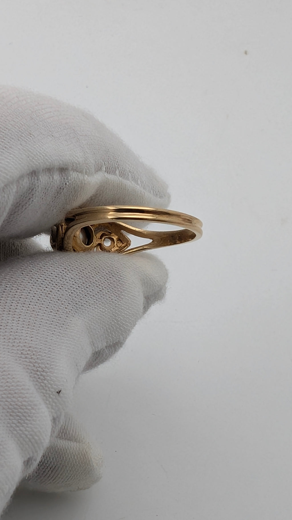 10K Gold Cultured Pearl Ring with Heart Accent Stones Size 7