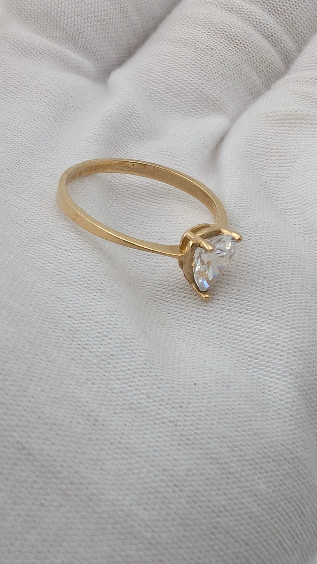 10K Gold Pear Cut Cubic Zirconia Solitaire Ring Size 6¼