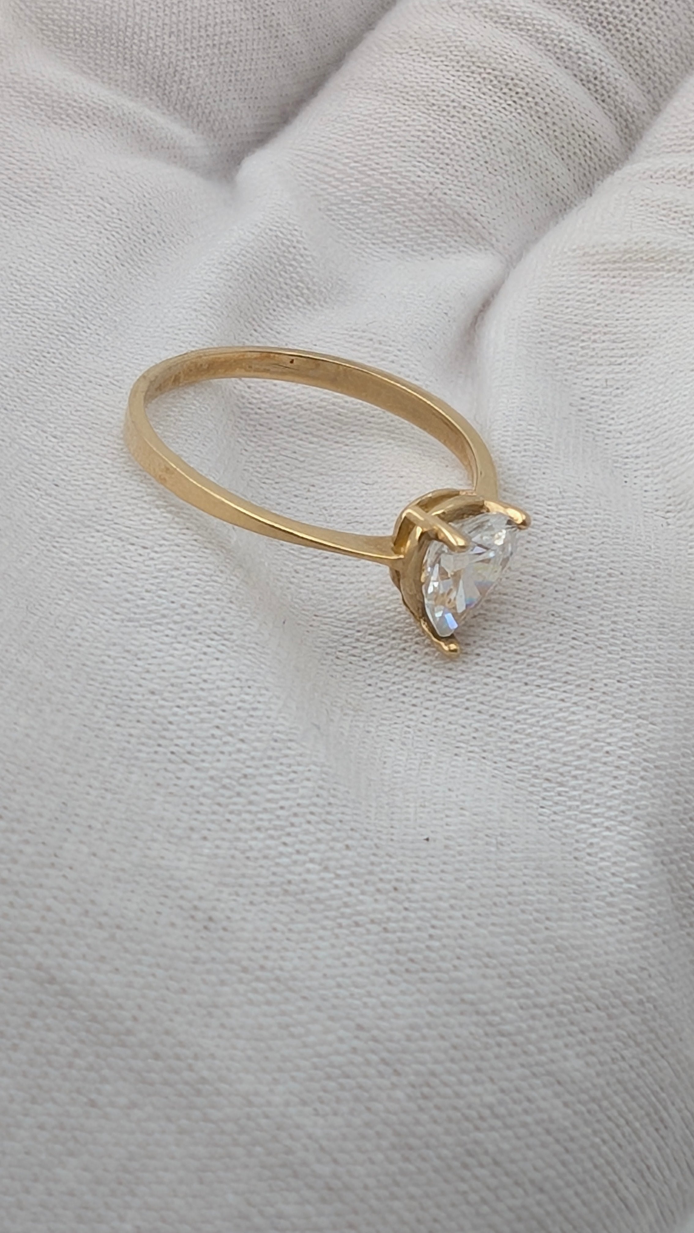 10K Gold Pear Cut Cubic Zirconia Solitaire Ring Size 6¼