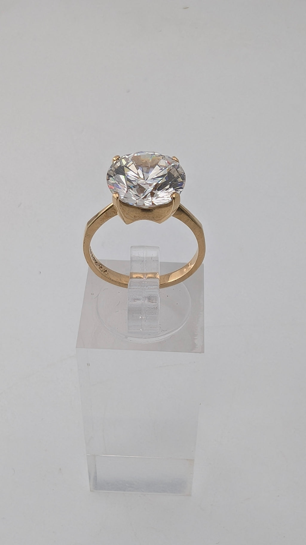 Diamark 10K Gold Solitaire Ring – Size 6