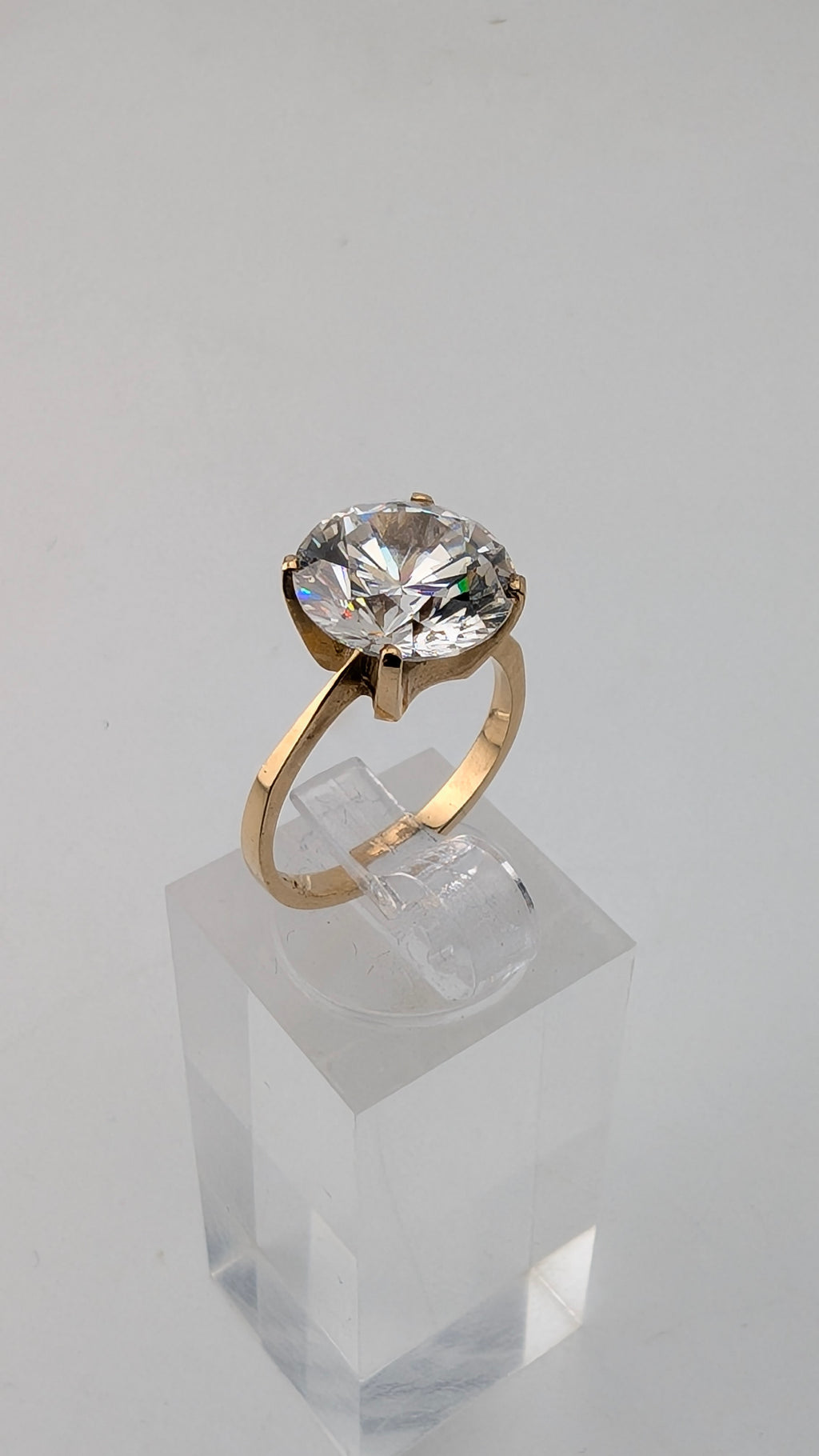 Diamark 10K Gold Solitaire Ring – Size 6