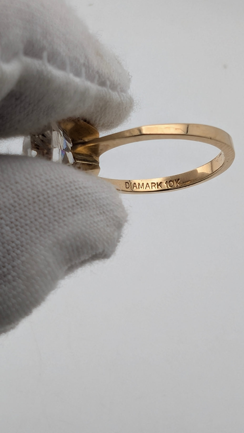 Diamark 10K Gold Solitaire Ring – Size 6