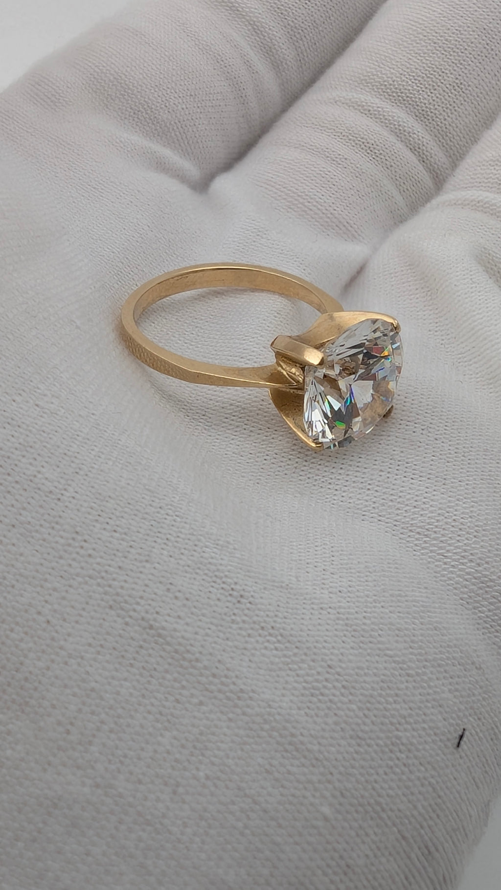 Diamark 10K Gold Solitaire Ring – Size 6