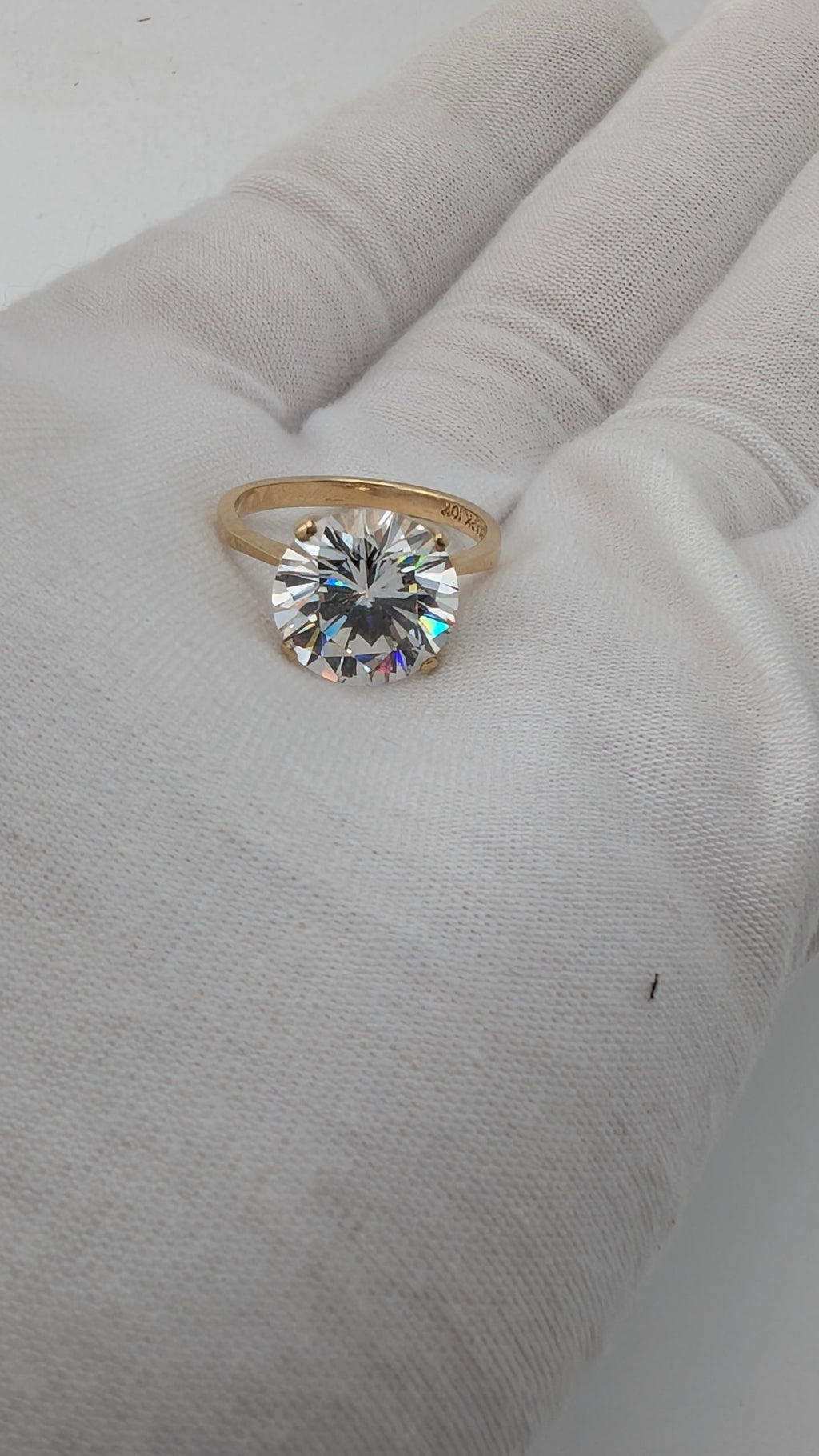 Diamark 10K Gold Solitaire Ring – Size 6