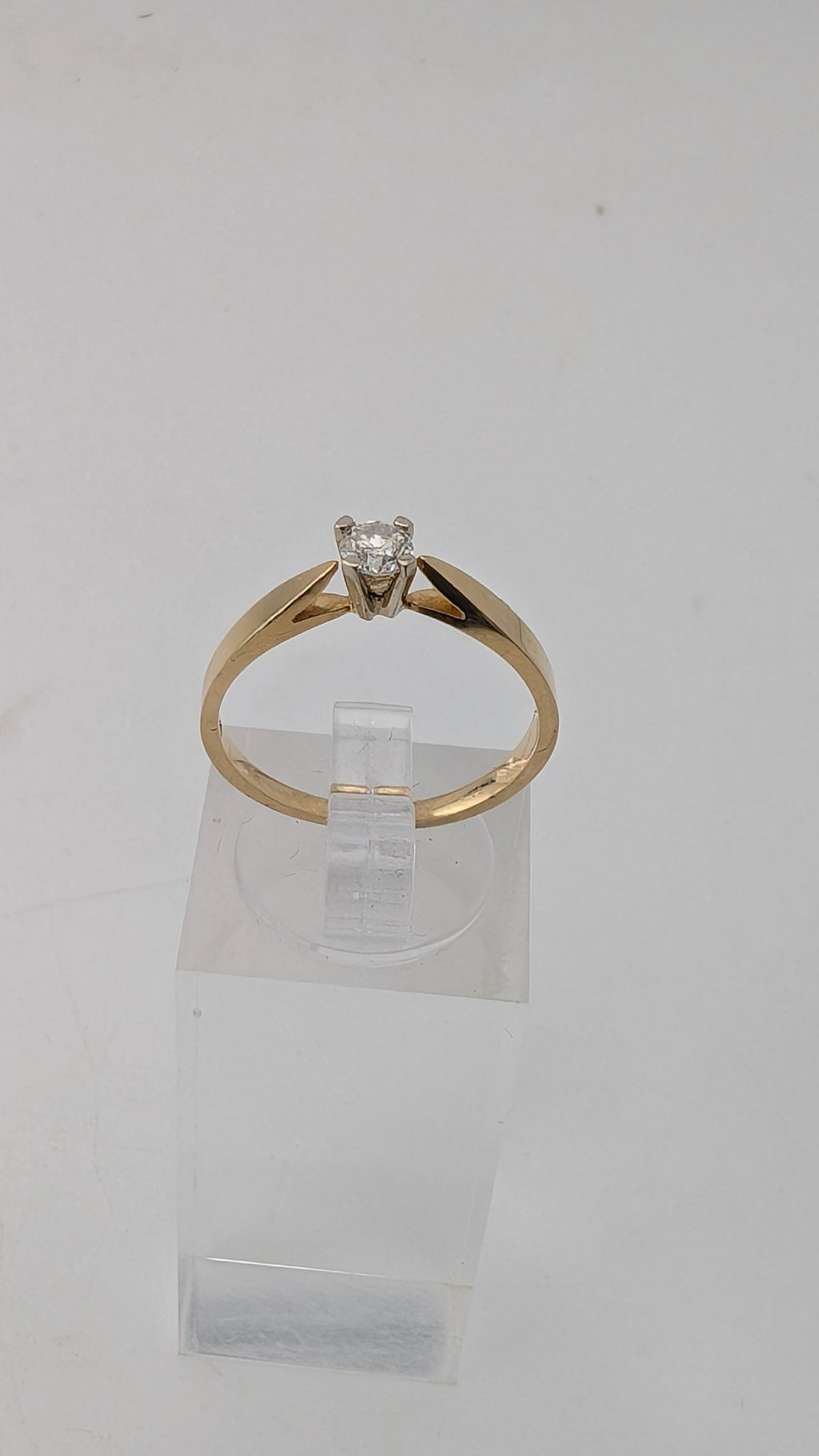 14K Gold Diamond Solitaire Ring – Size 7